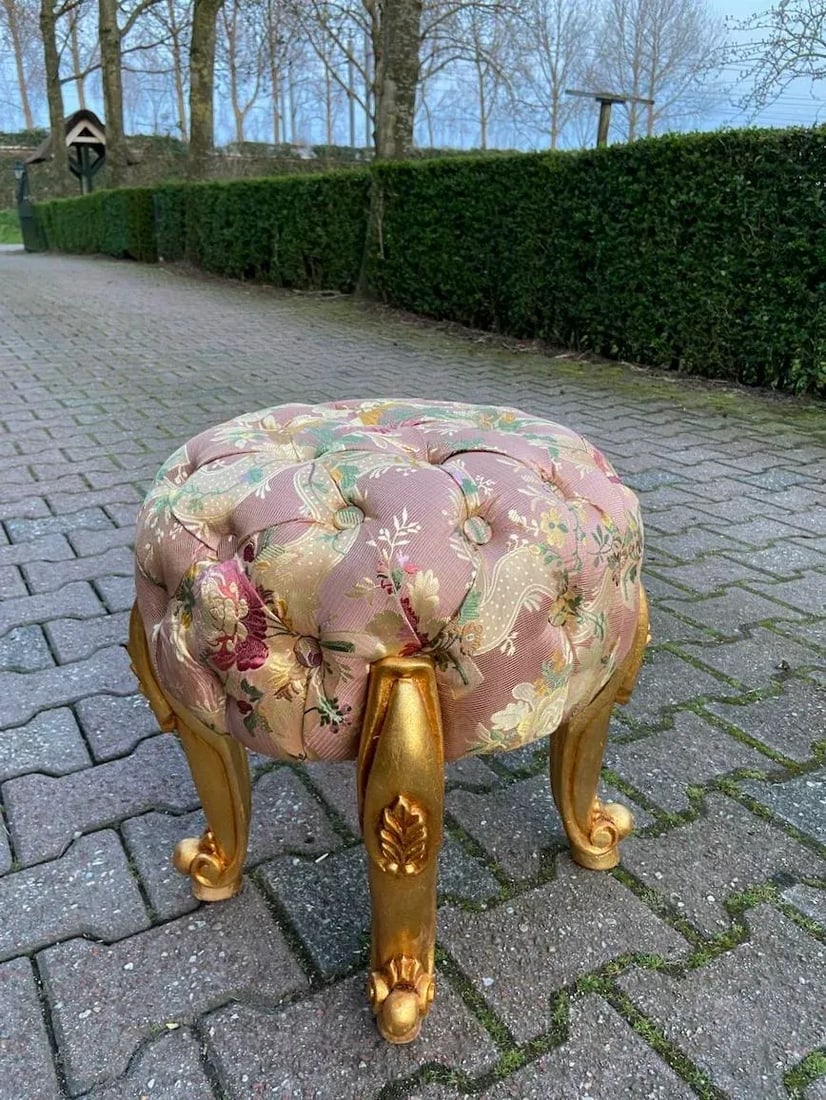 1980s French Louis XVI Gilt Beech Rose Damask Bench Pouf - 8
