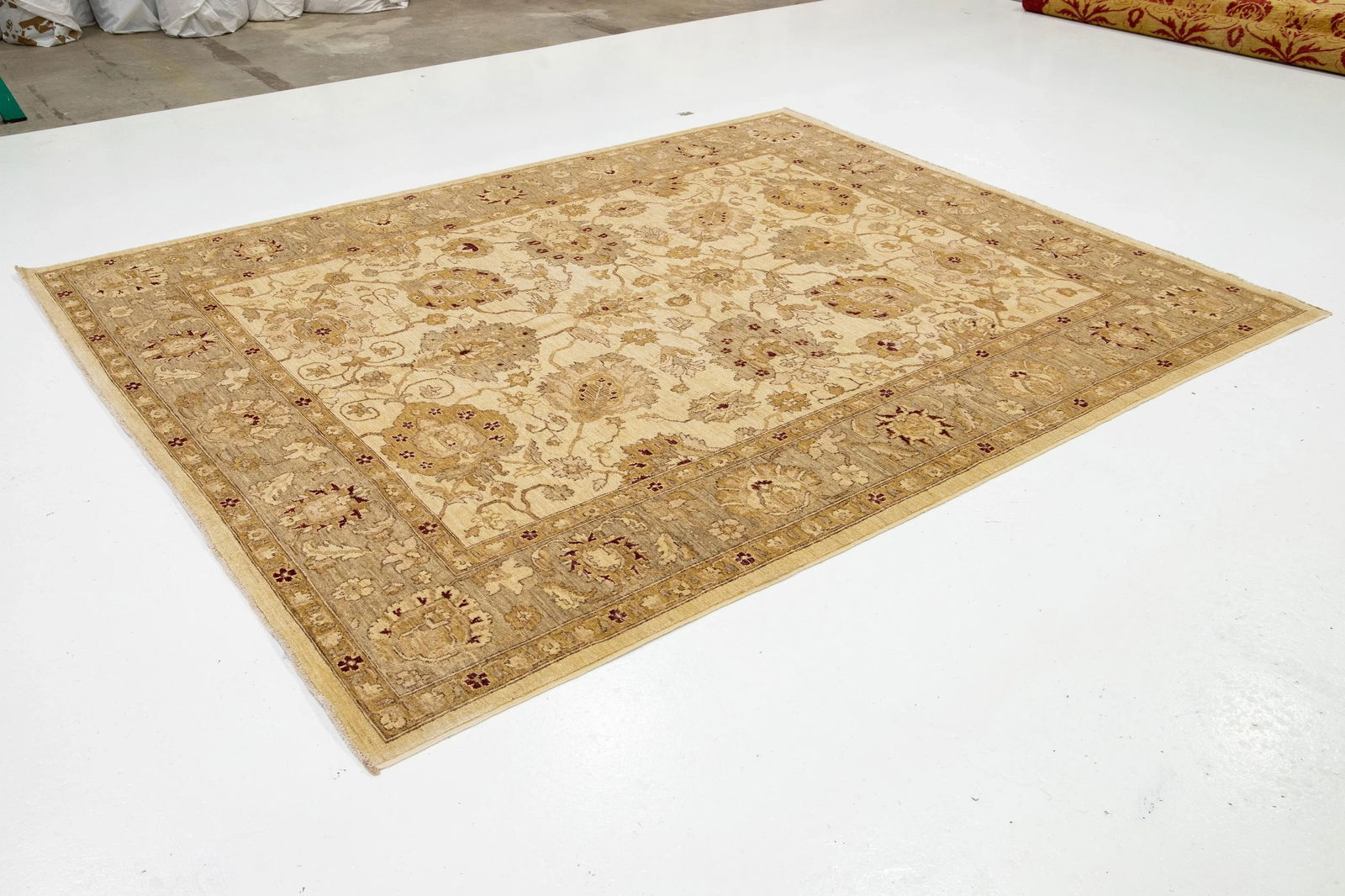 Floral Designed Modern Paki Peshawar Wool Rug Handmade in Beige - 4