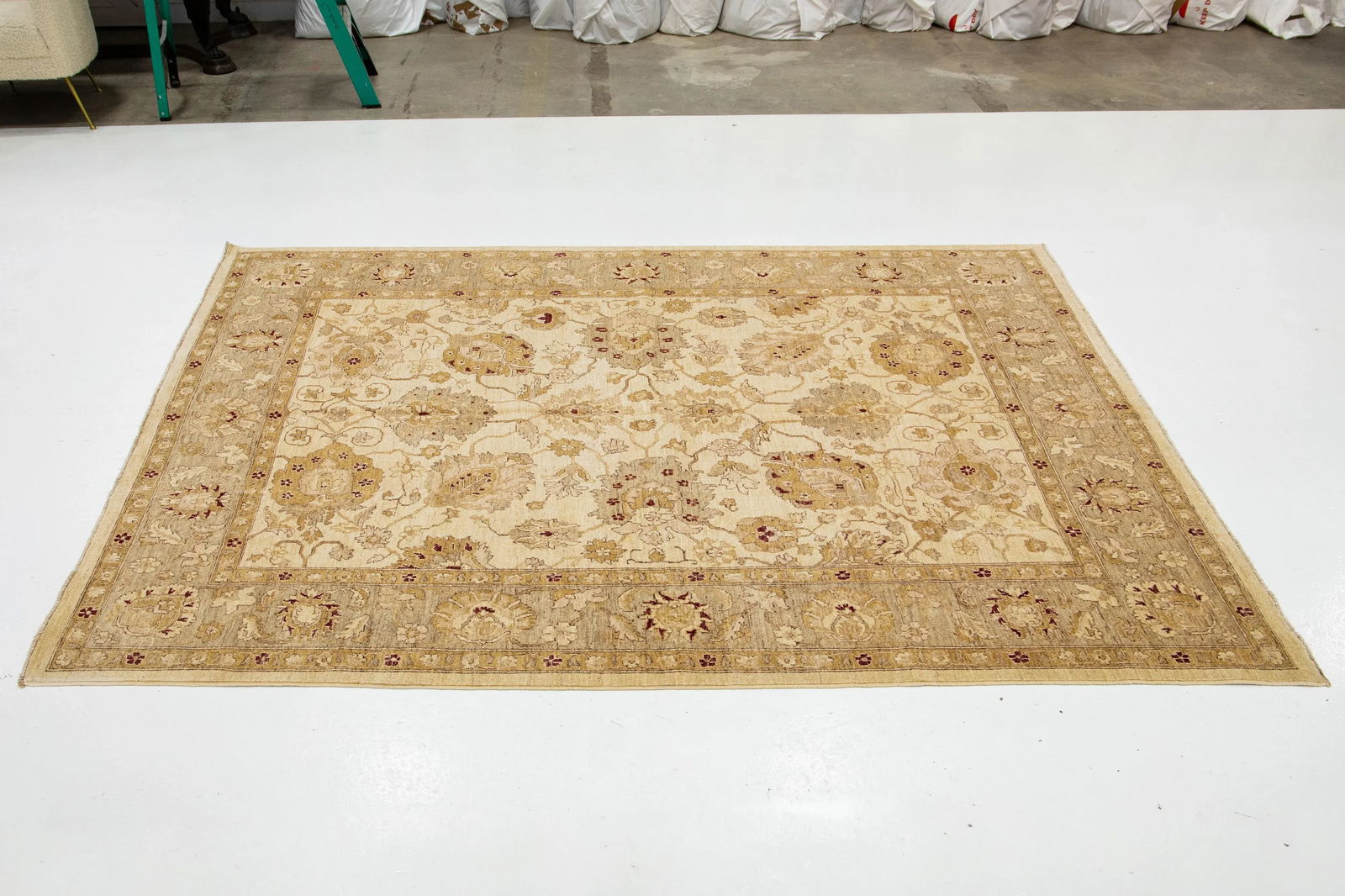 Floral Designed Modern Paki Peshawar Wool Rug Handmade in Beige - 6