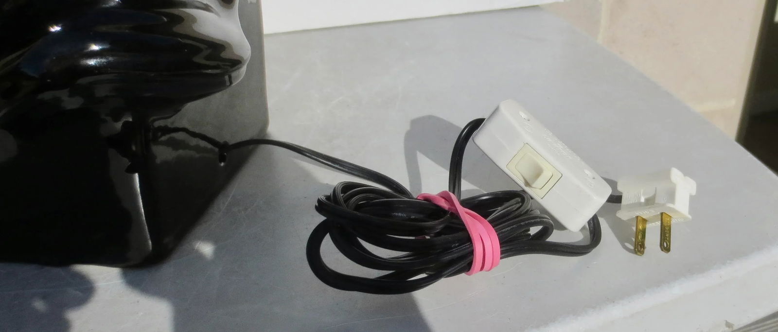 Vintage 70s Black Pegasus T v Lamp - 7