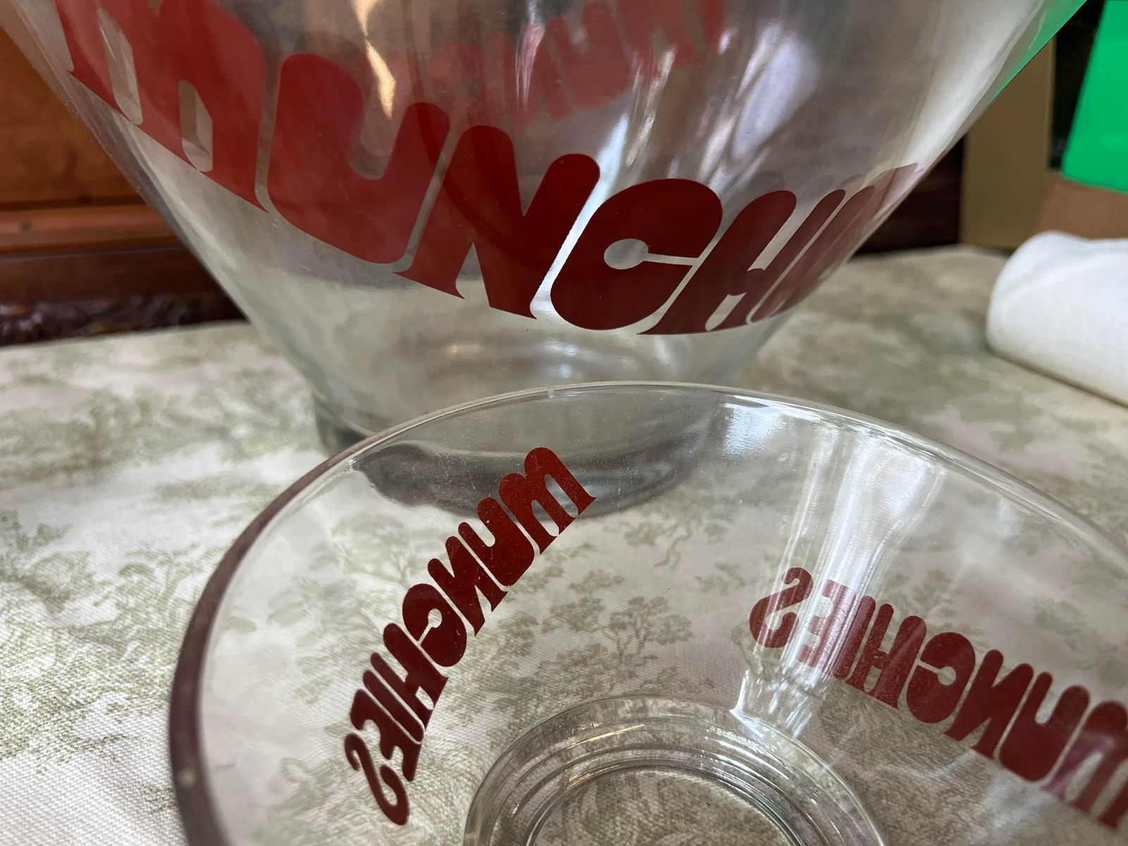 1970s Collection of Red Font Munchies Bowls and Flour Jar- Set of 5 - 3