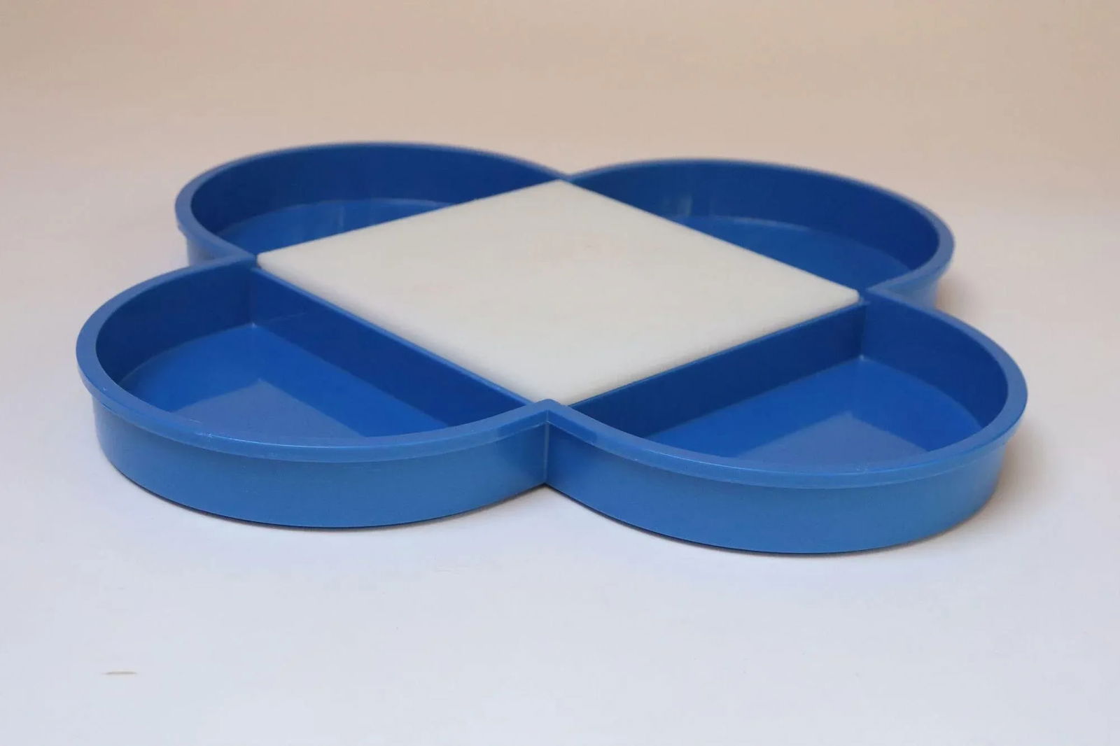 Vintage Blue Clover Divided Tray With Cutting Board by Gunnar Cyren for Dansk - 2