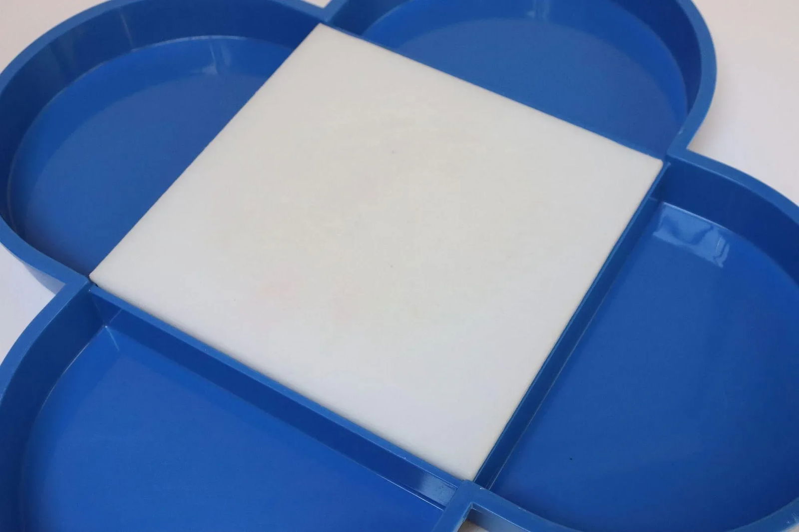 Vintage Blue Clover Divided Tray With Cutting Board by Gunnar Cyren for Dansk - 6