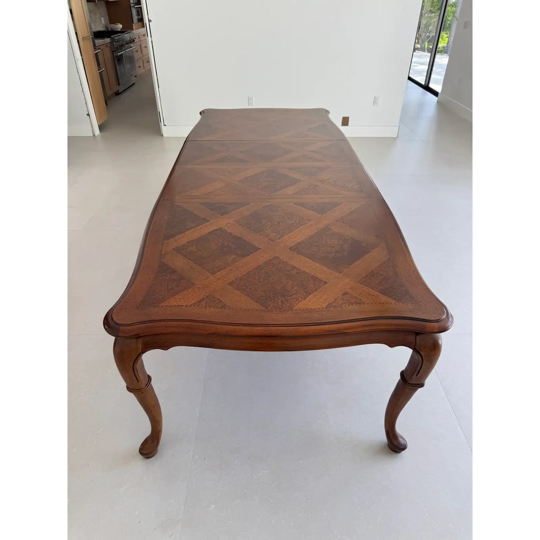 1990s Thomasville Burl Oak British Gentry Collection Dining Table With Two Extension Leaves - 2