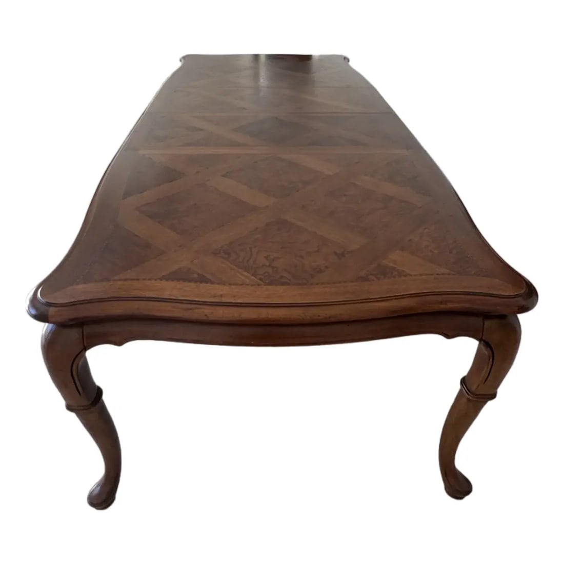1990s Thomasville Burl Oak British Gentry Collection Dining Table With Two Extension Leaves - 4