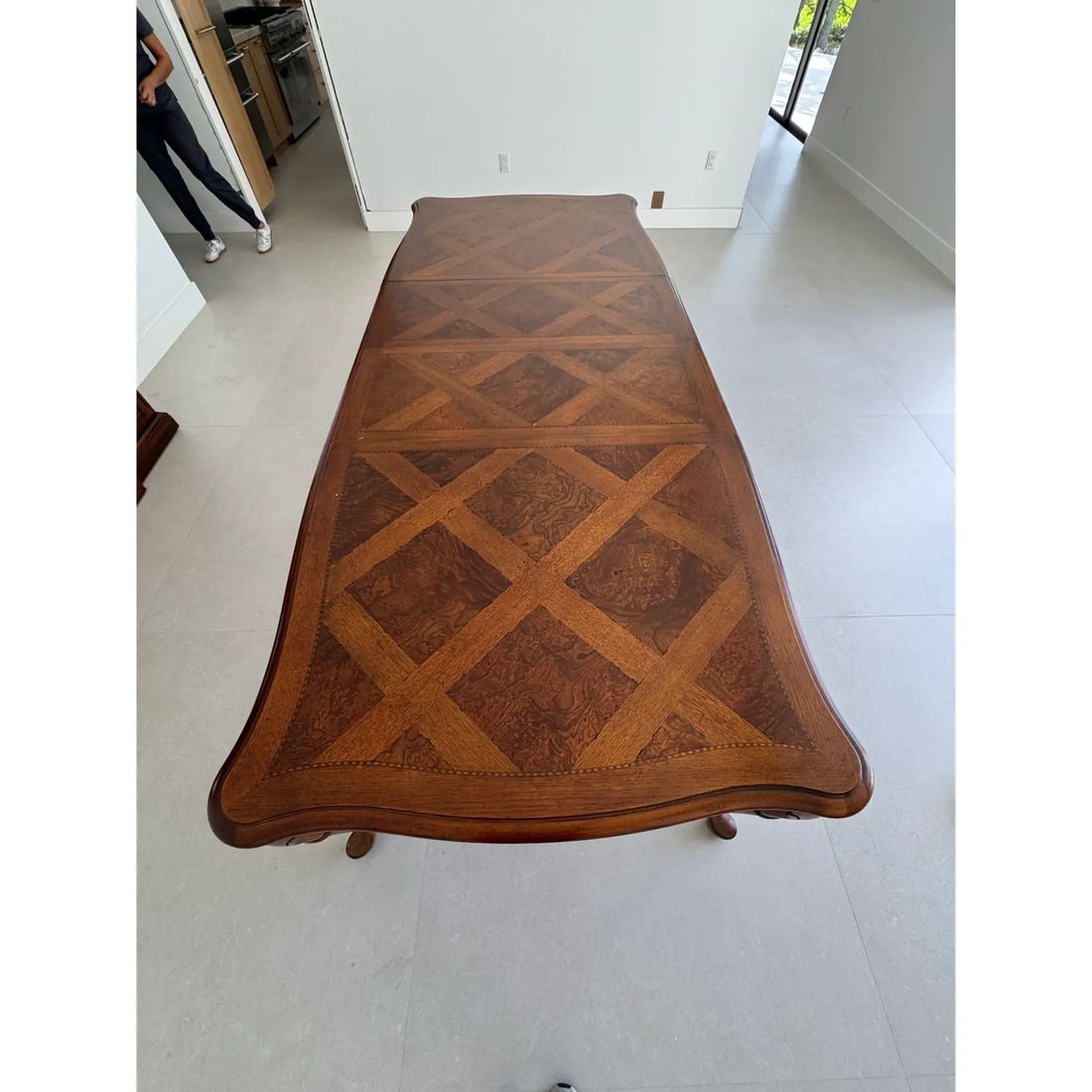 1990s Thomasville Burl Oak British Gentry Collection Dining Table With Two Extension Leaves - 5