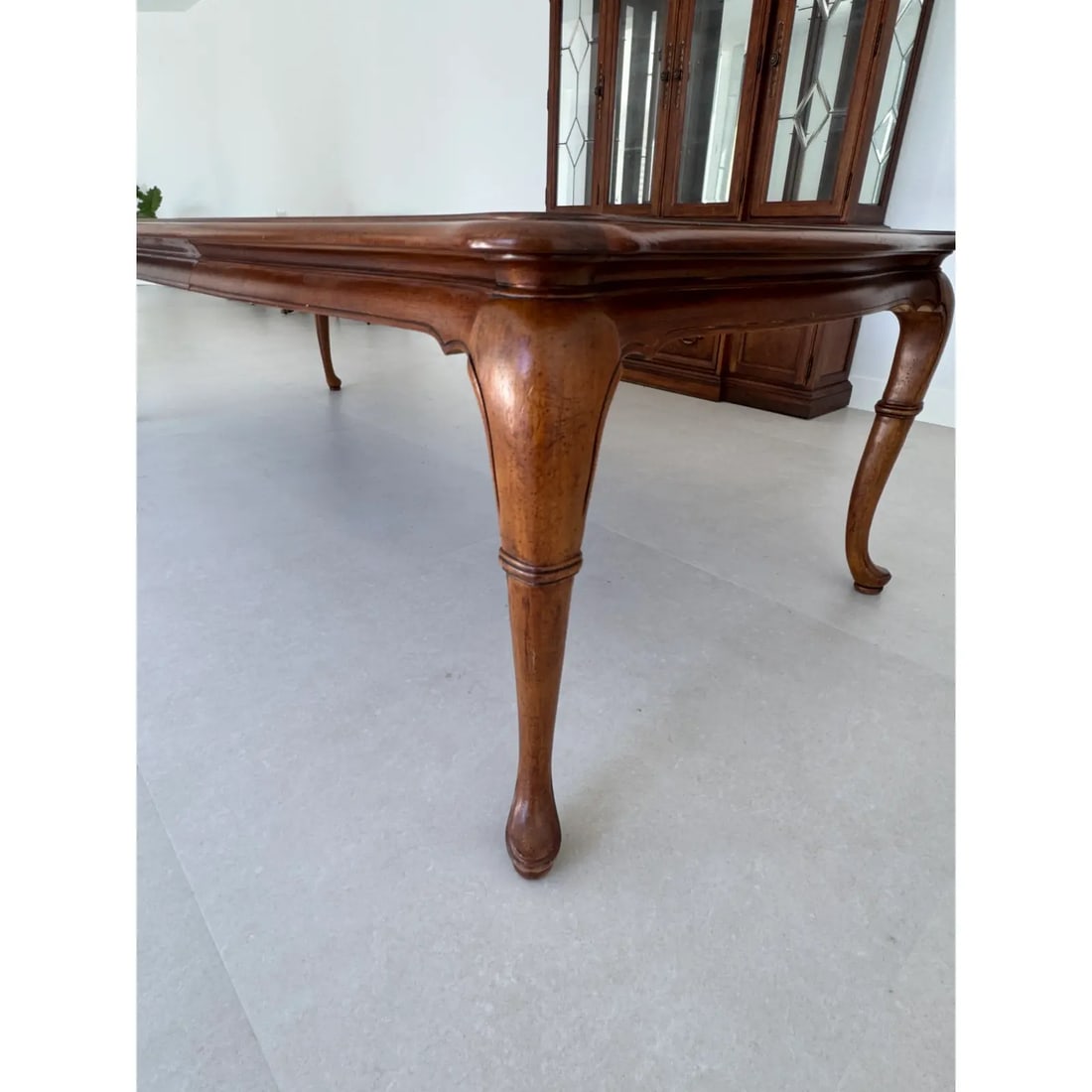 1990s Thomasville Burl Oak British Gentry Collection Dining Table With Two Extension Leaves - 6