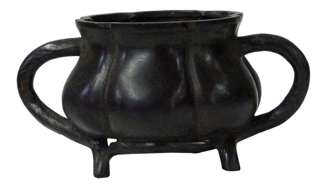 Chinese Oriental Bronze Metal Incense Burner Accent: This is a nicely made oriental incense burner with a fine polish and finishing touch. It can be used as an incense holder, display accent or decorative collectible. Dimensions: 6" x 4"x h3" 