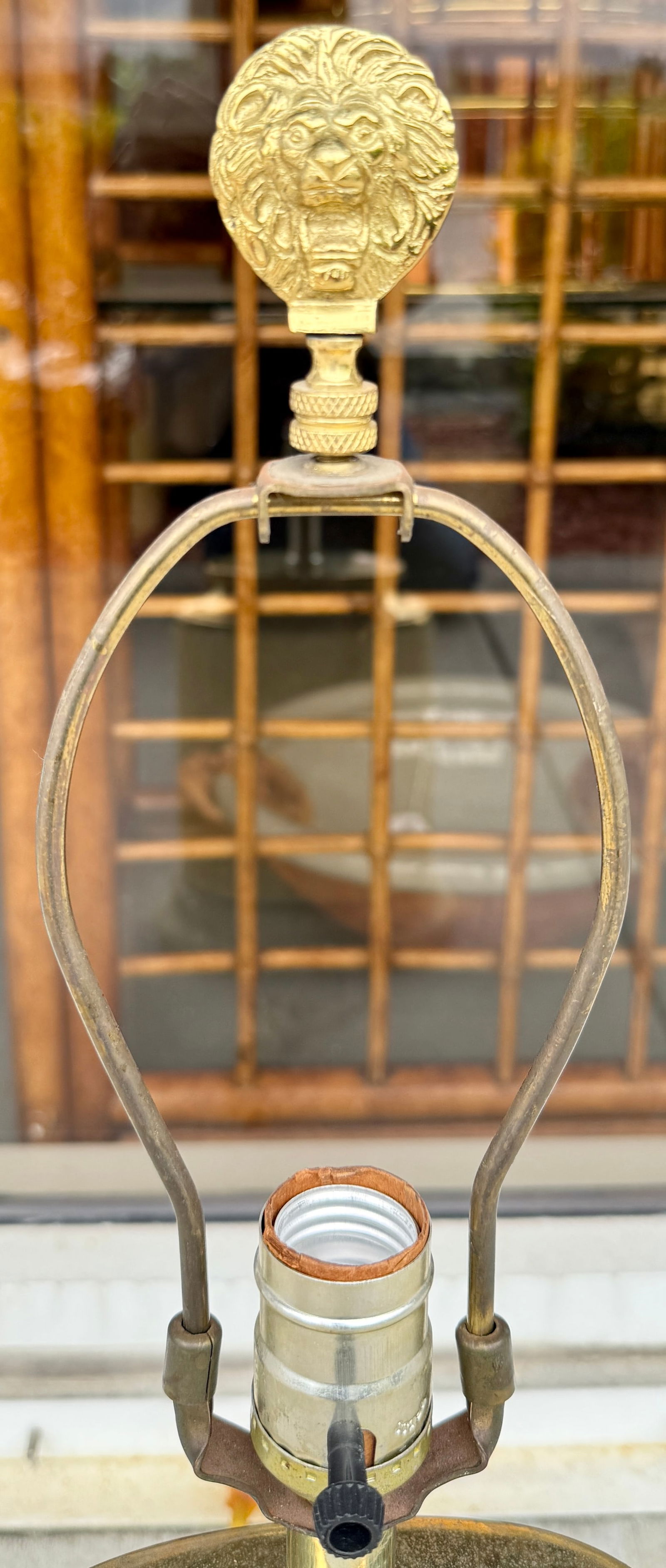 Tessellated Bone & Brass Oval Table Lamp - 5