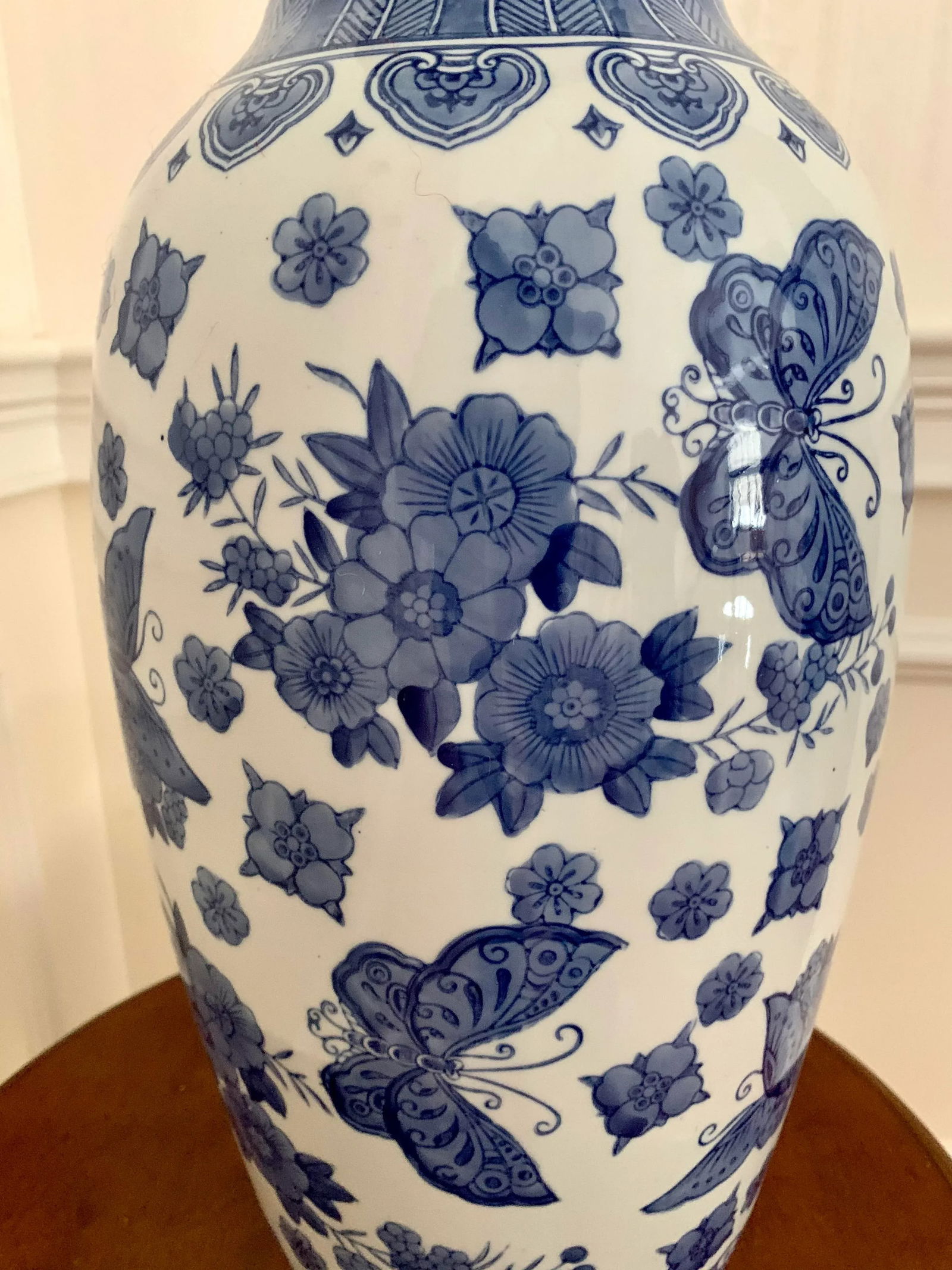 Chinoiserie Tall Blue and White Porcelain Urn - 2