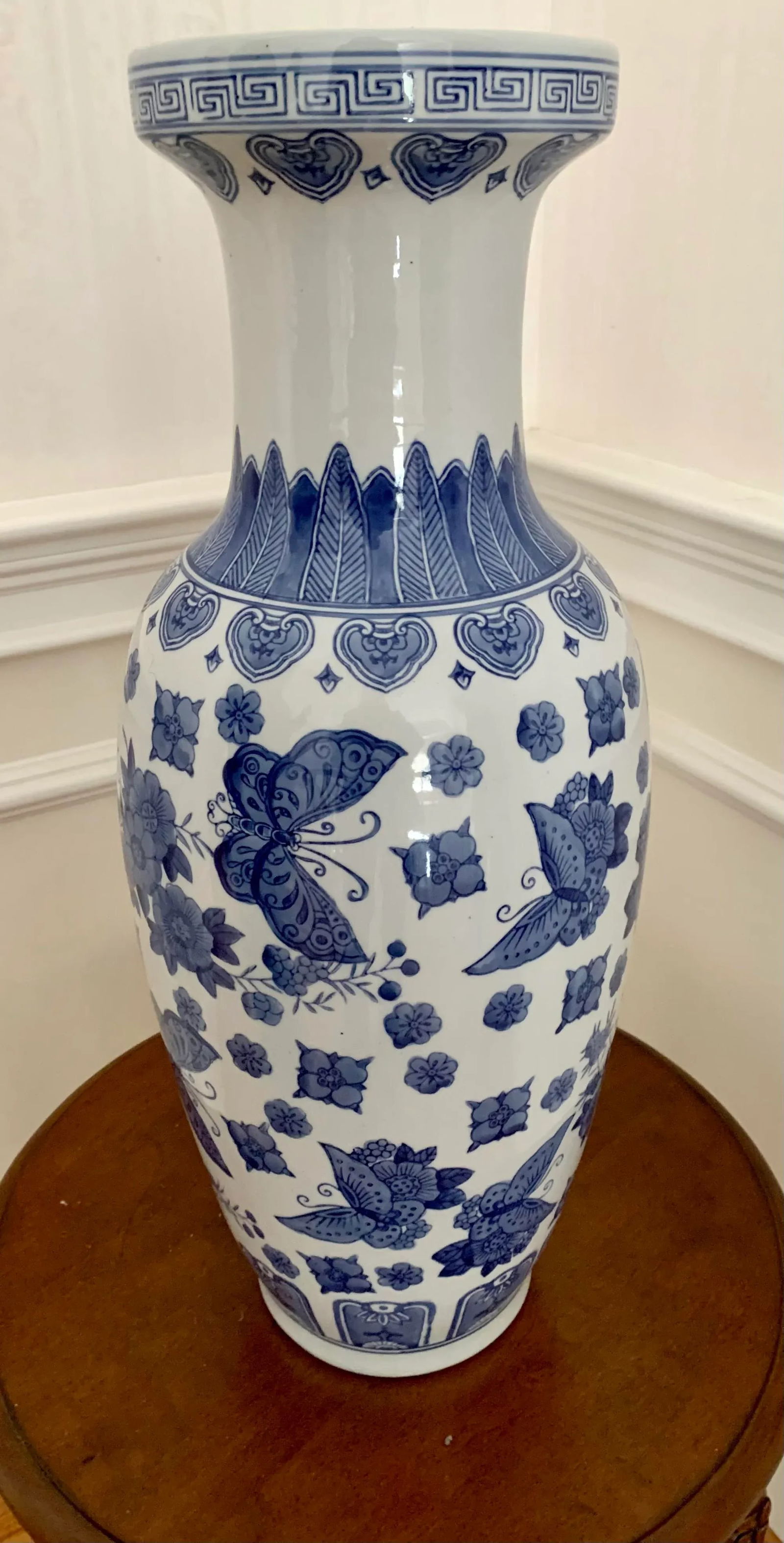 Chinoiserie Tall Blue and White Porcelain Urn - 6
