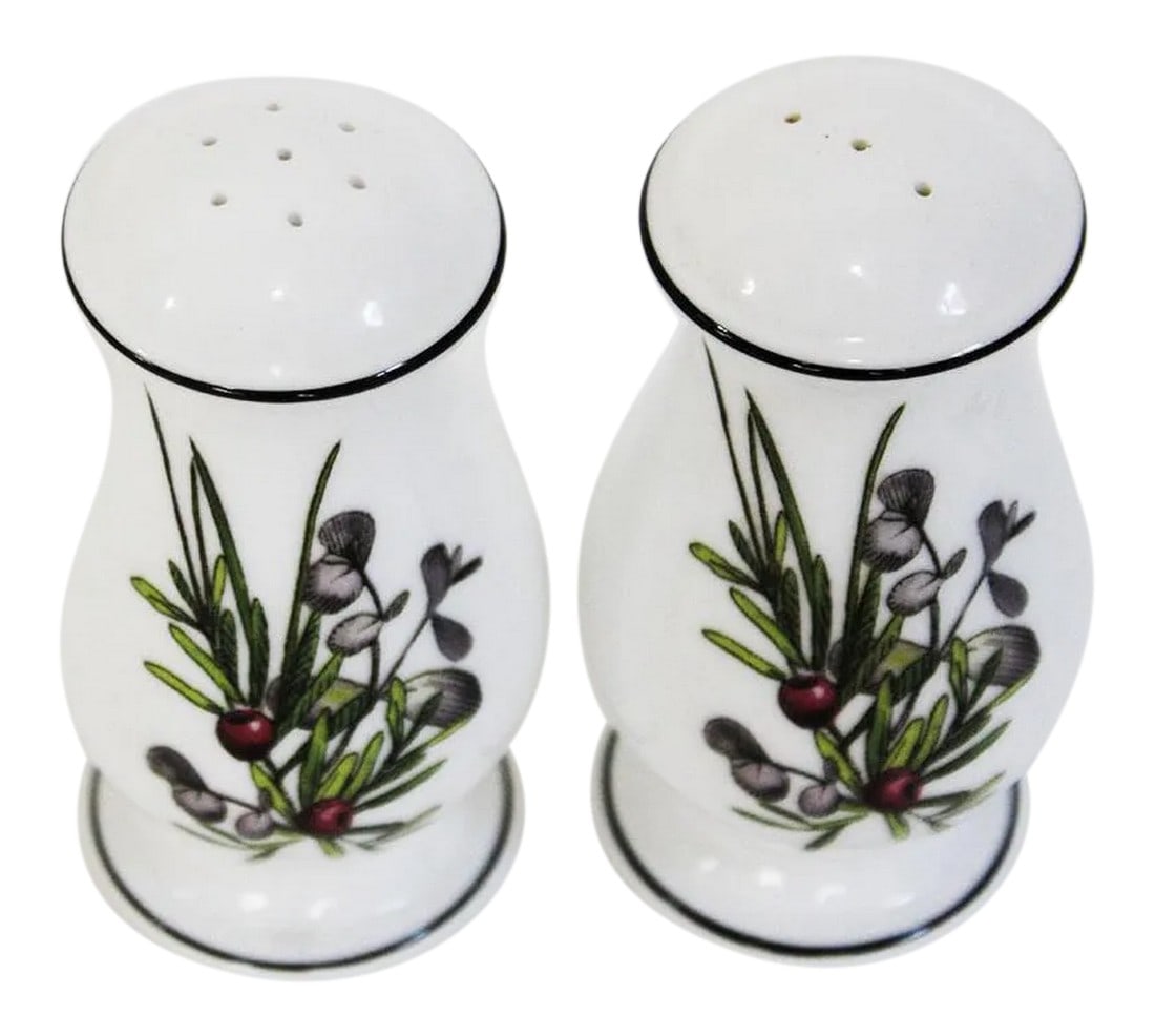 Lenox China Etchings Collection Salt & Pepper Shakers: Lenox china salt & pepper shakers from the Etchings Collection. Dishwasher safe. Condition: Alterations: Original Condition Unaltered Imperfections: Some Imperfections Condition Notes: As New