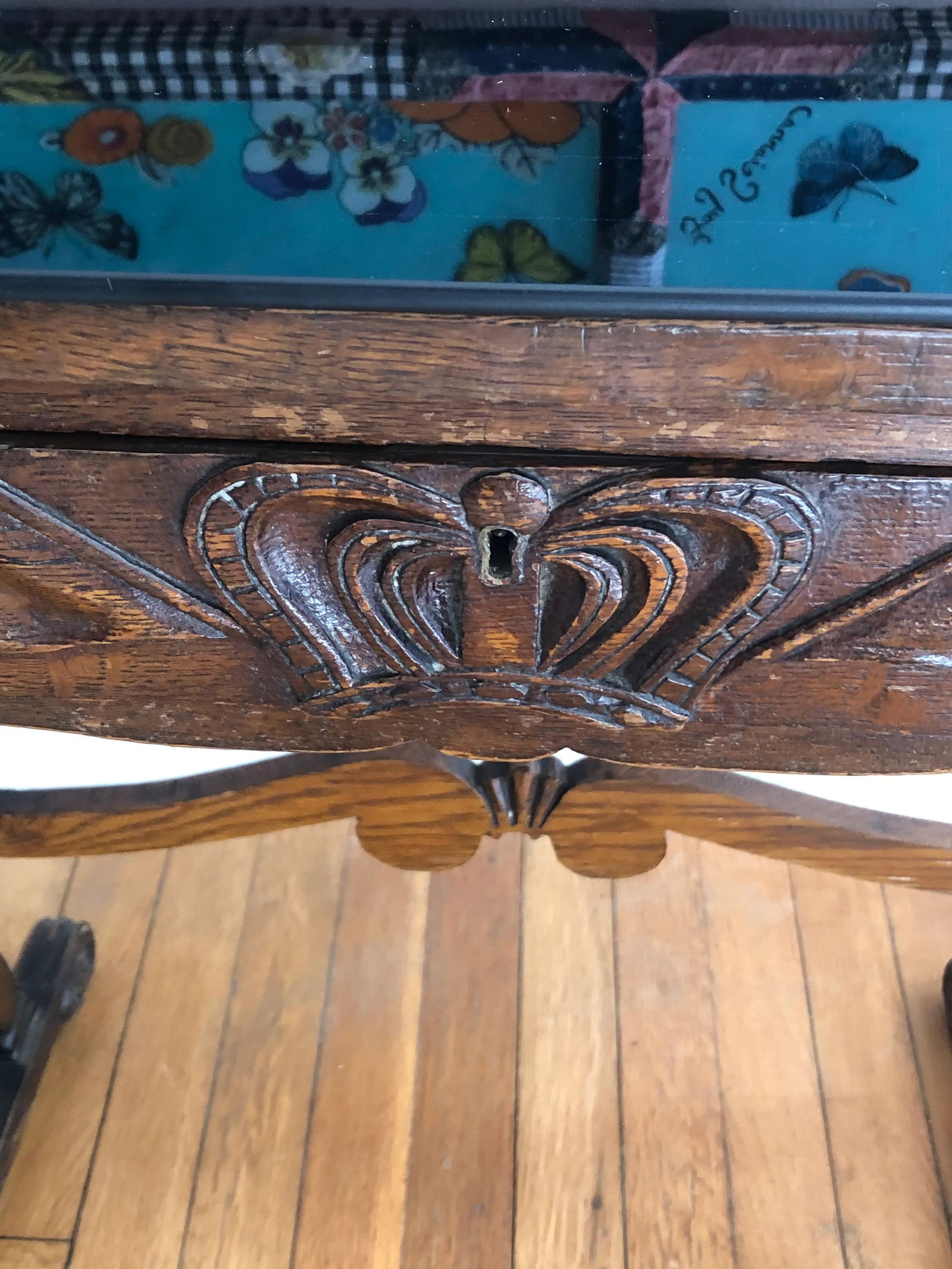 Antique English Carved Oak End Table With Crown and Black Glass Top - 3