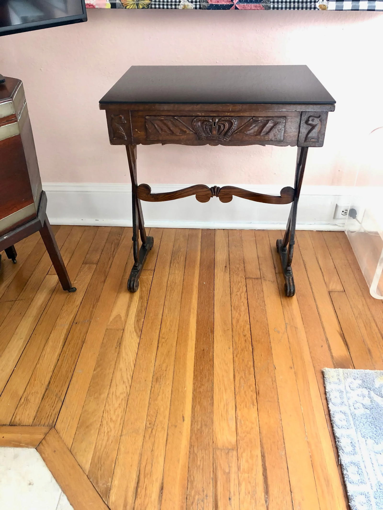 Antique English Carved Oak End Table With Crown and Black Glass Top - 7