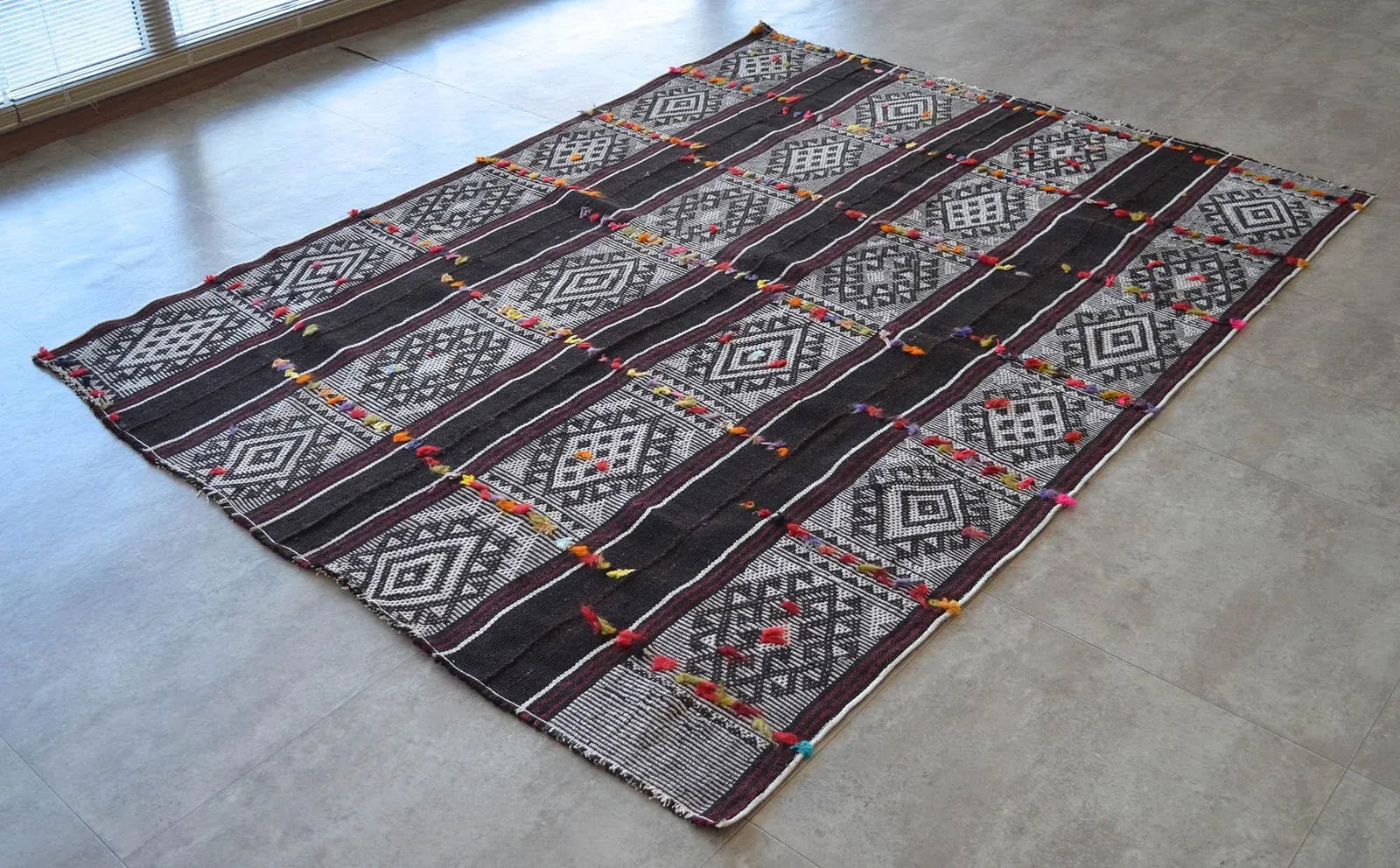 Vintage Primitive Kilim Hand-Woven Rug - 5'2" X 7' - 4