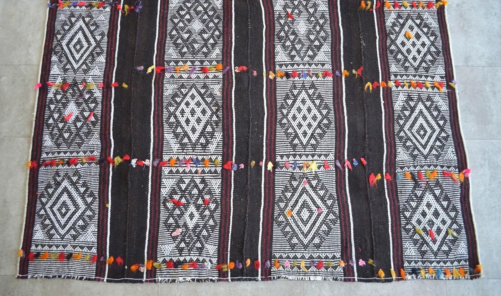 Vintage Primitive Kilim Hand-Woven Rug - 5'2" X 7' - 6