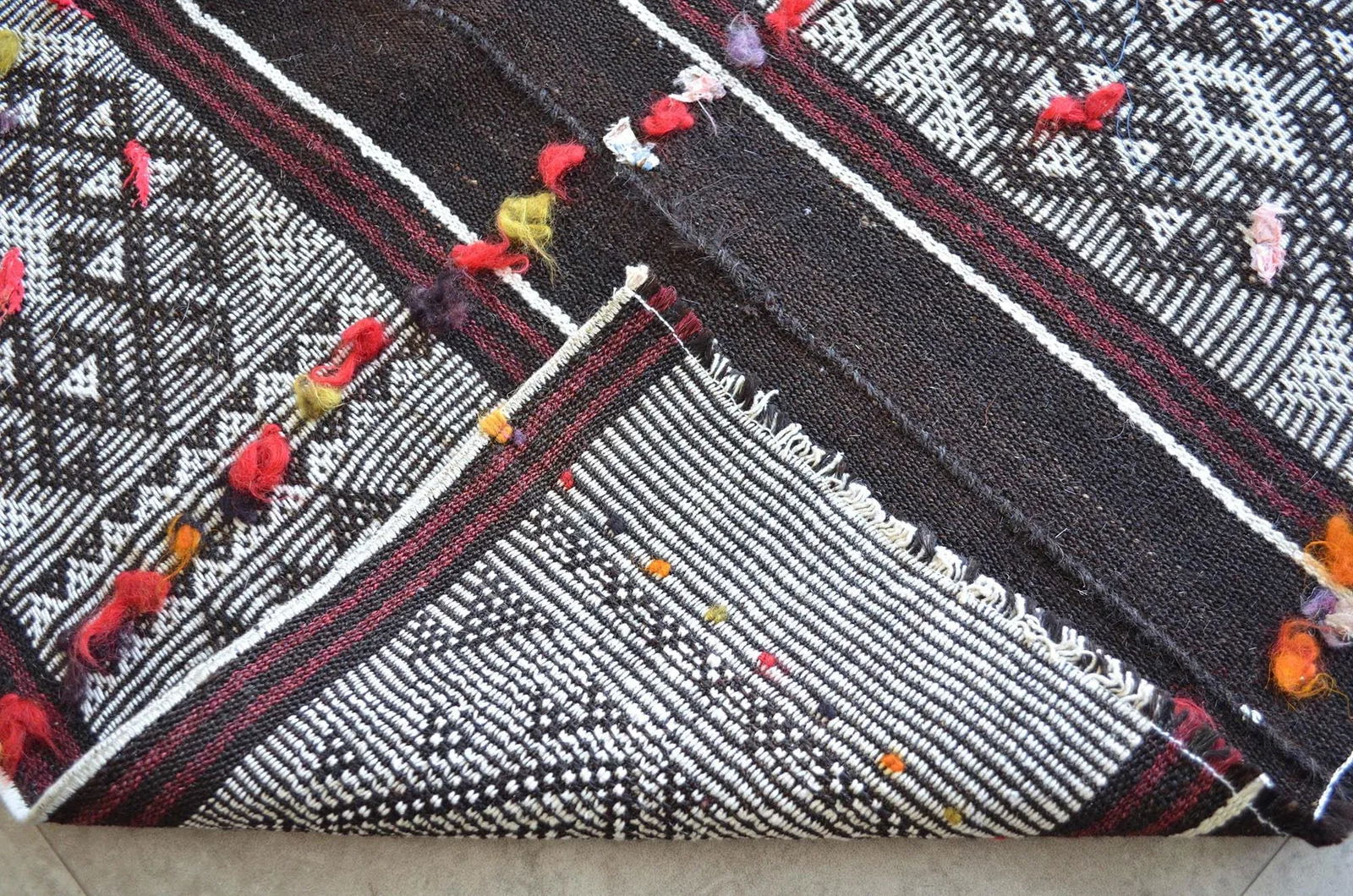 Vintage Primitive Kilim Hand-Woven Rug - 5'2" X 7' - 8