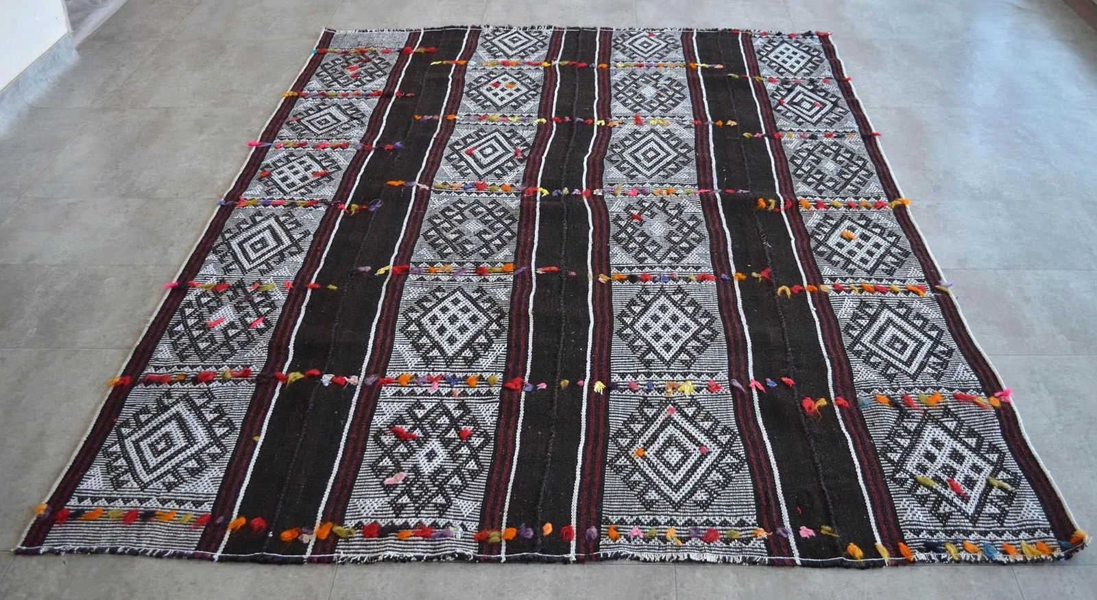 Vintage Primitive Kilim Hand-Woven Rug - 5'2" X 7' - 9
