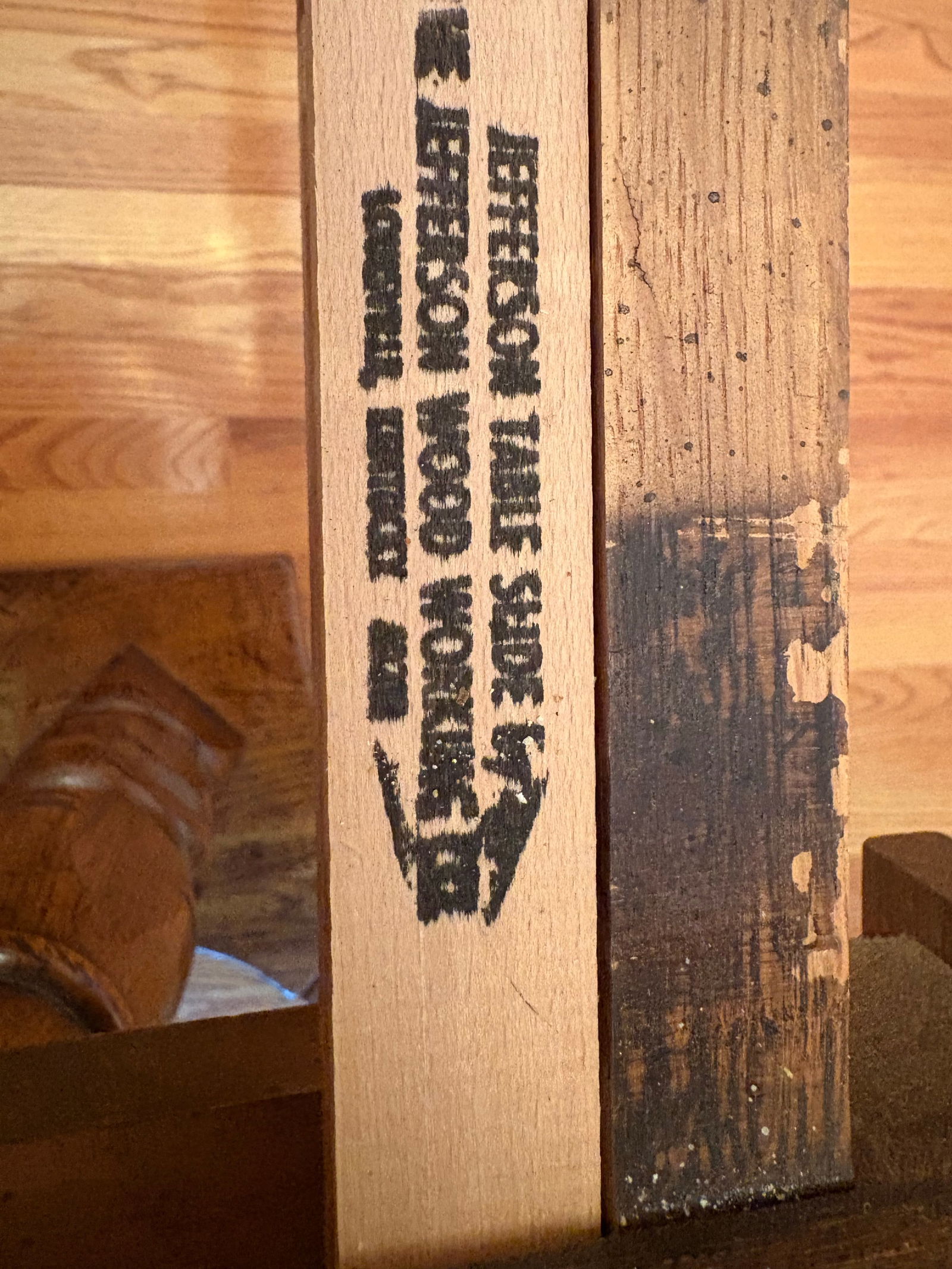 1970s Solid Oak Pedestal Dining Table With Two Leaves – Extends to 84" - Nashville - 6