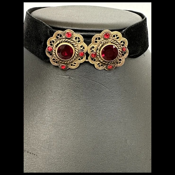 Late 20th Century Gold Tone and Red Rhinestone Velvet Choker - 3
