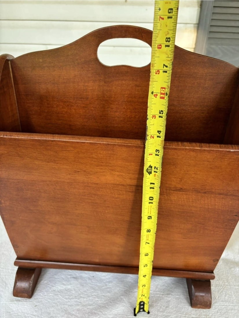 Vintage Colonial Magazine Rack in Maple - 11