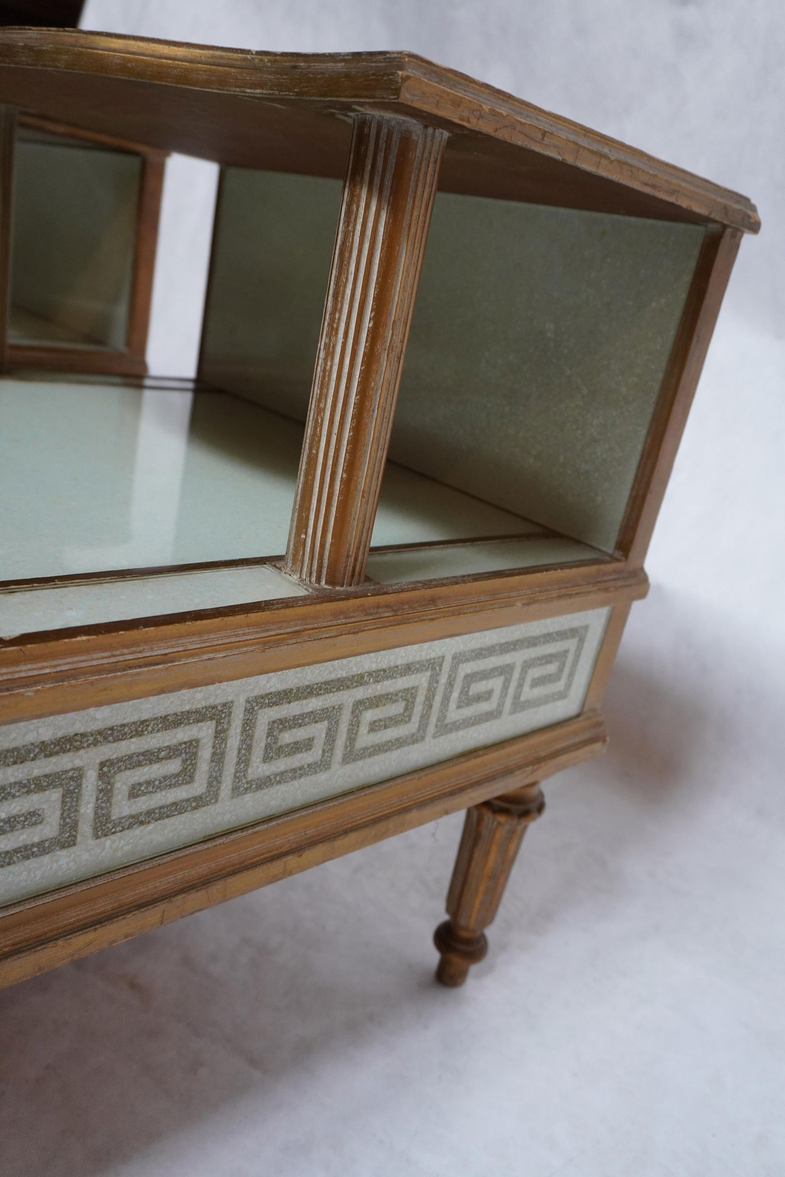 Mid 20th Century A Pair of Reverse-Painted and Opalescent Nightstands - 13