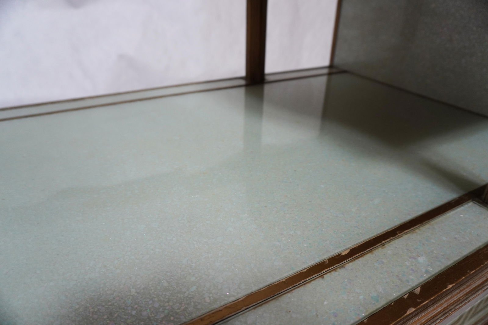 Mid 20th Century A Pair of Reverse-Painted and Opalescent Nightstands - 15