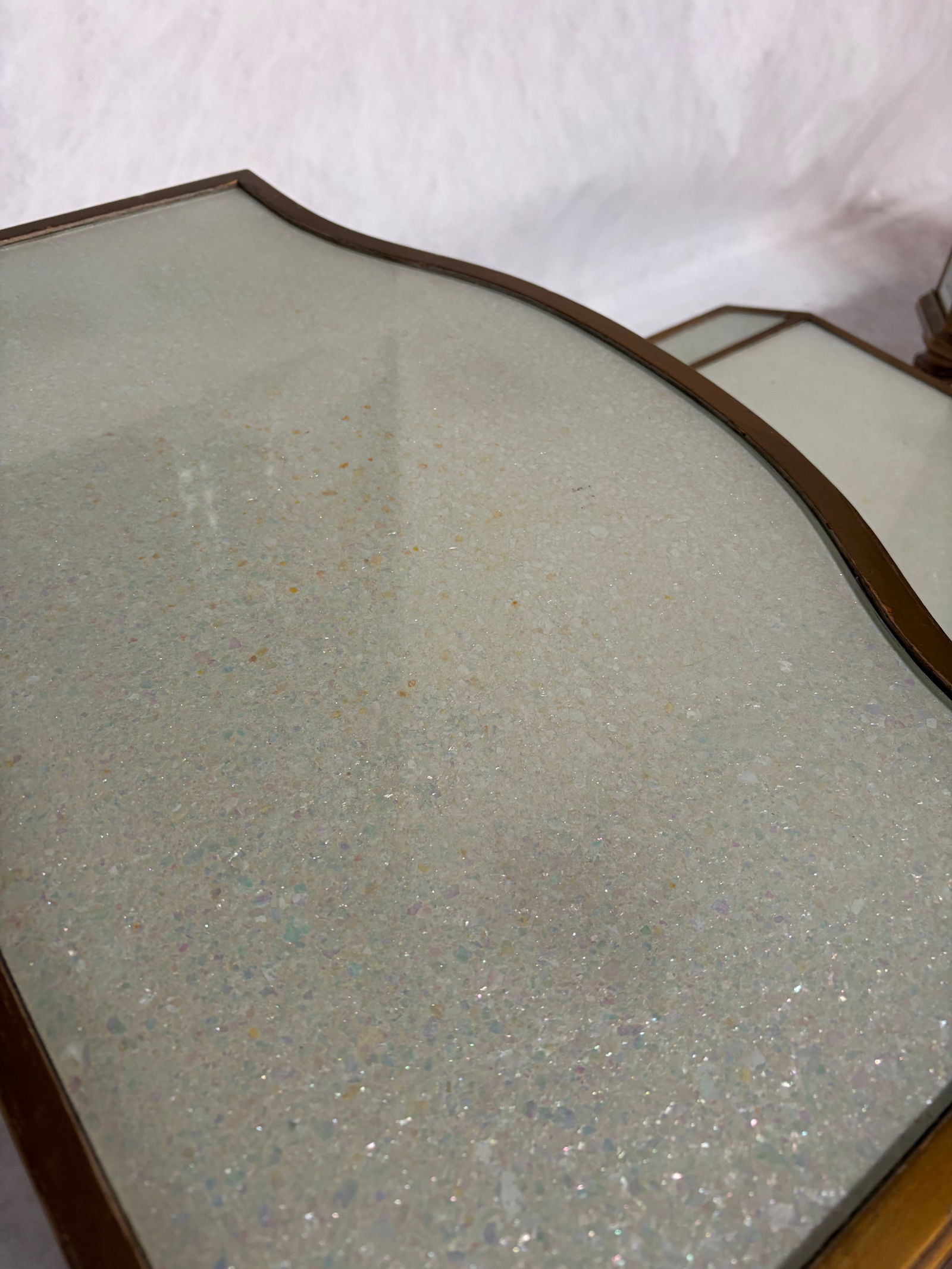 Mid 20th Century A Pair of Reverse-Painted and Opalescent Nightstands - 18