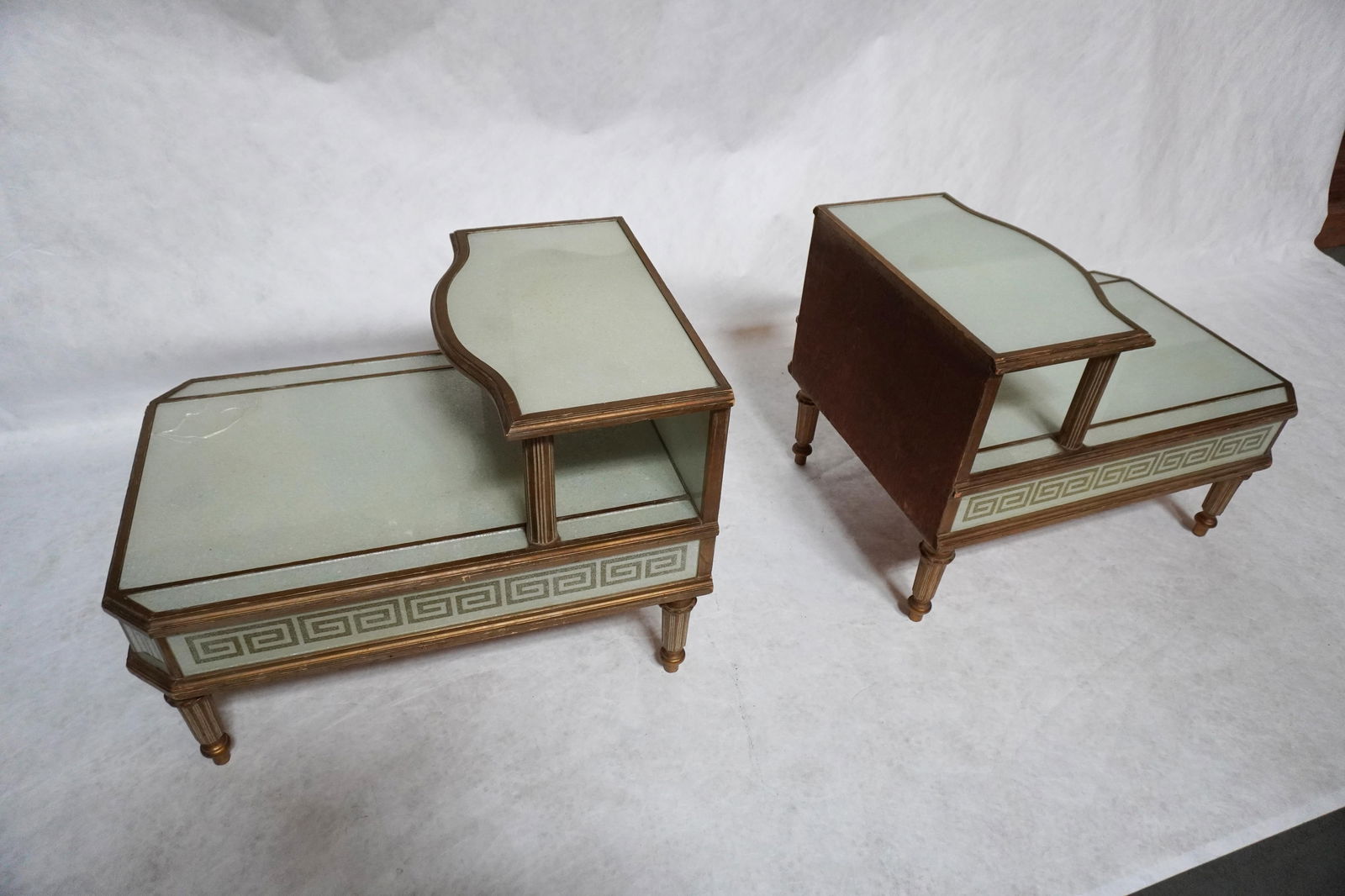 Mid 20th Century A Pair of Reverse-Painted and Opalescent Nightstands - 4
