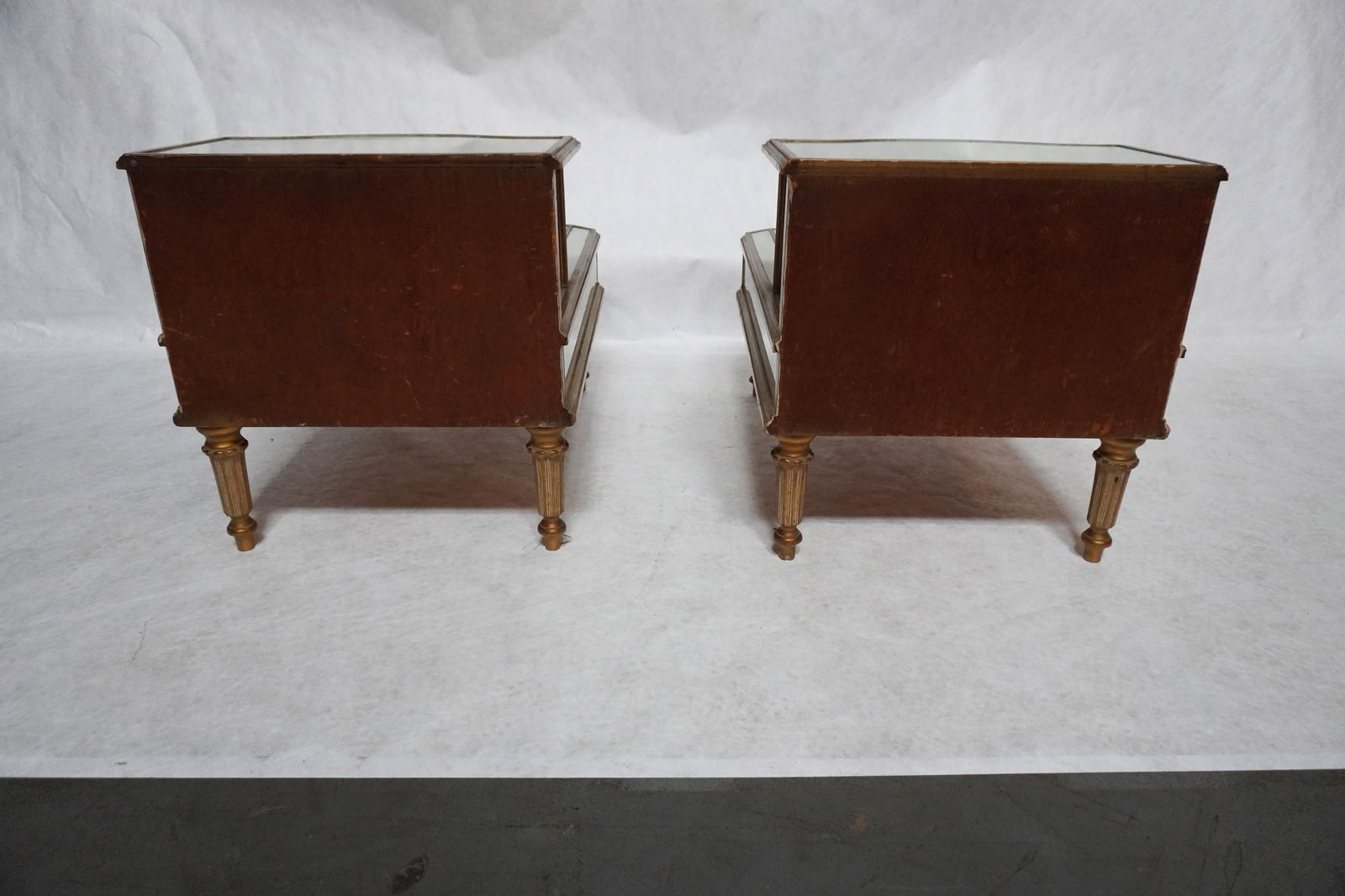 Mid 20th Century A Pair of Reverse-Painted and Opalescent Nightstands - 5