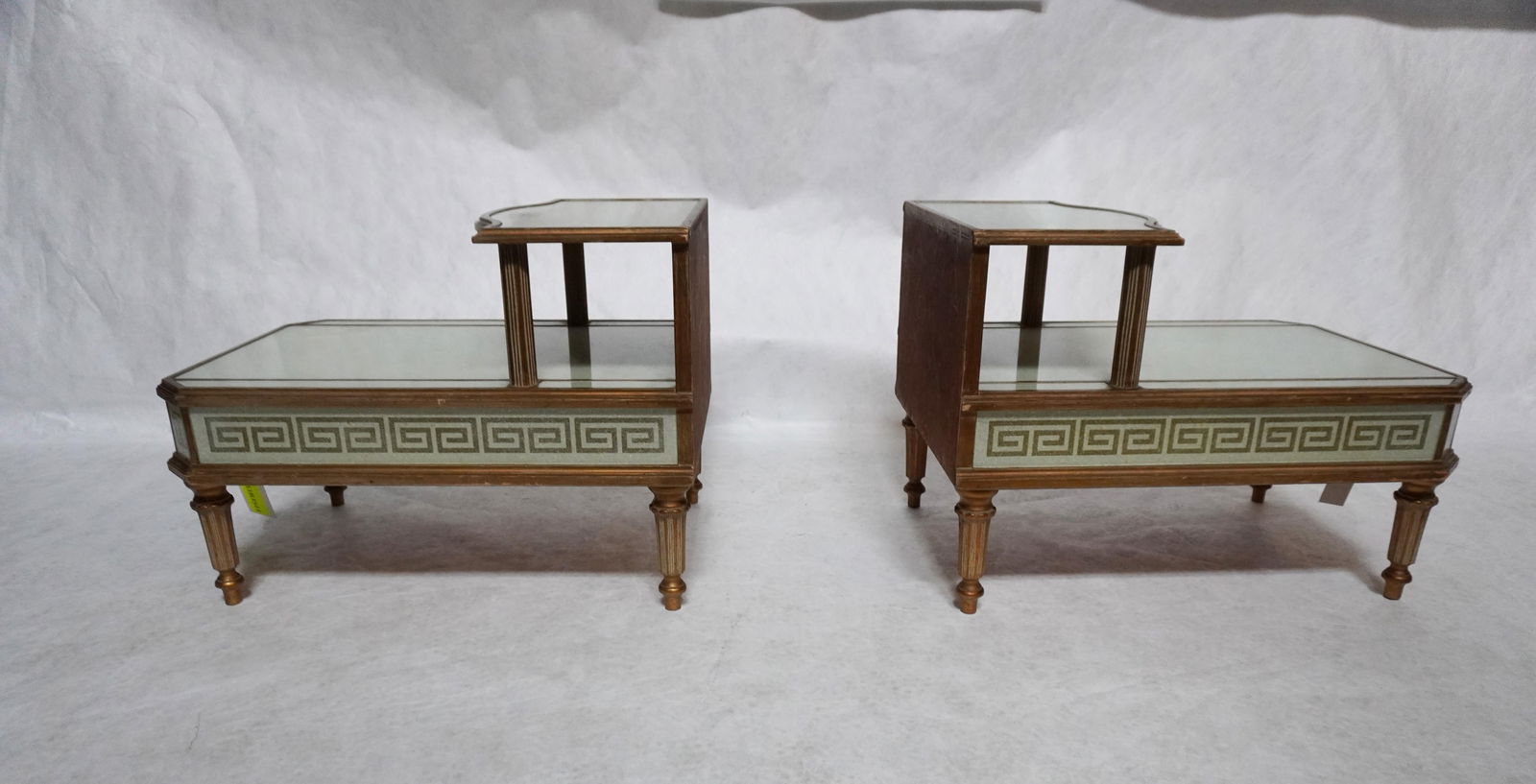 Mid 20th Century A Pair of Reverse-Painted and Opalescent Nightstands - 7