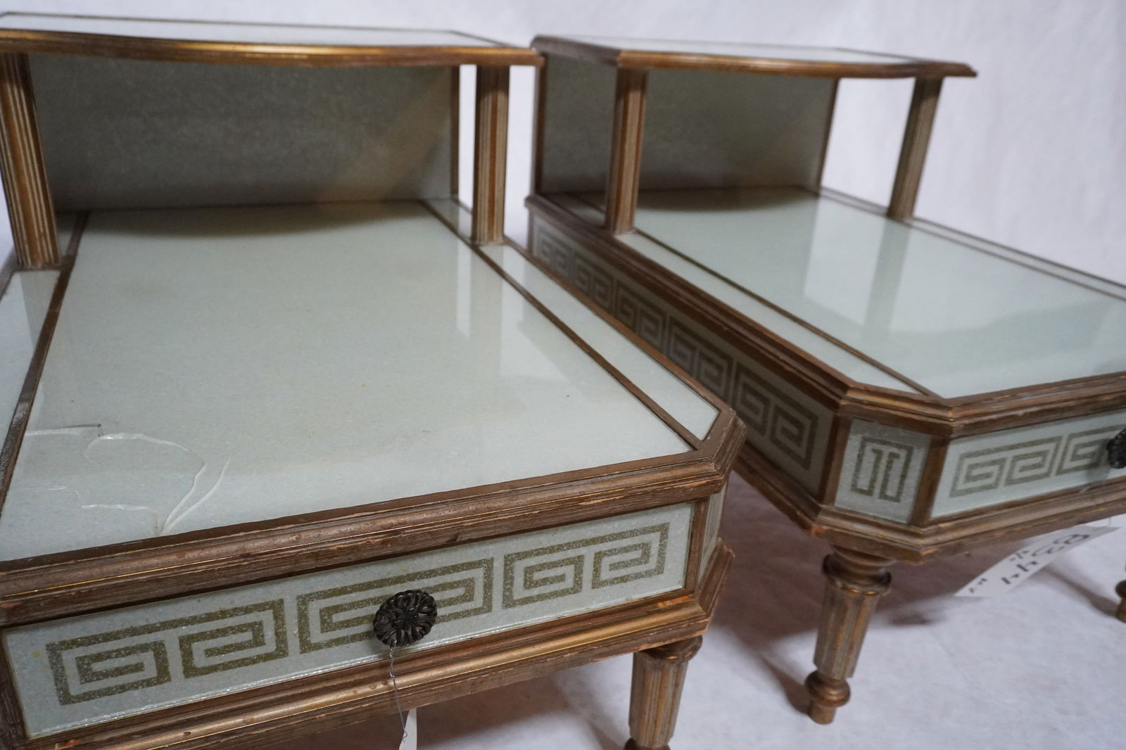 Mid 20th Century A Pair of Reverse-Painted and Opalescent Nightstands - 8