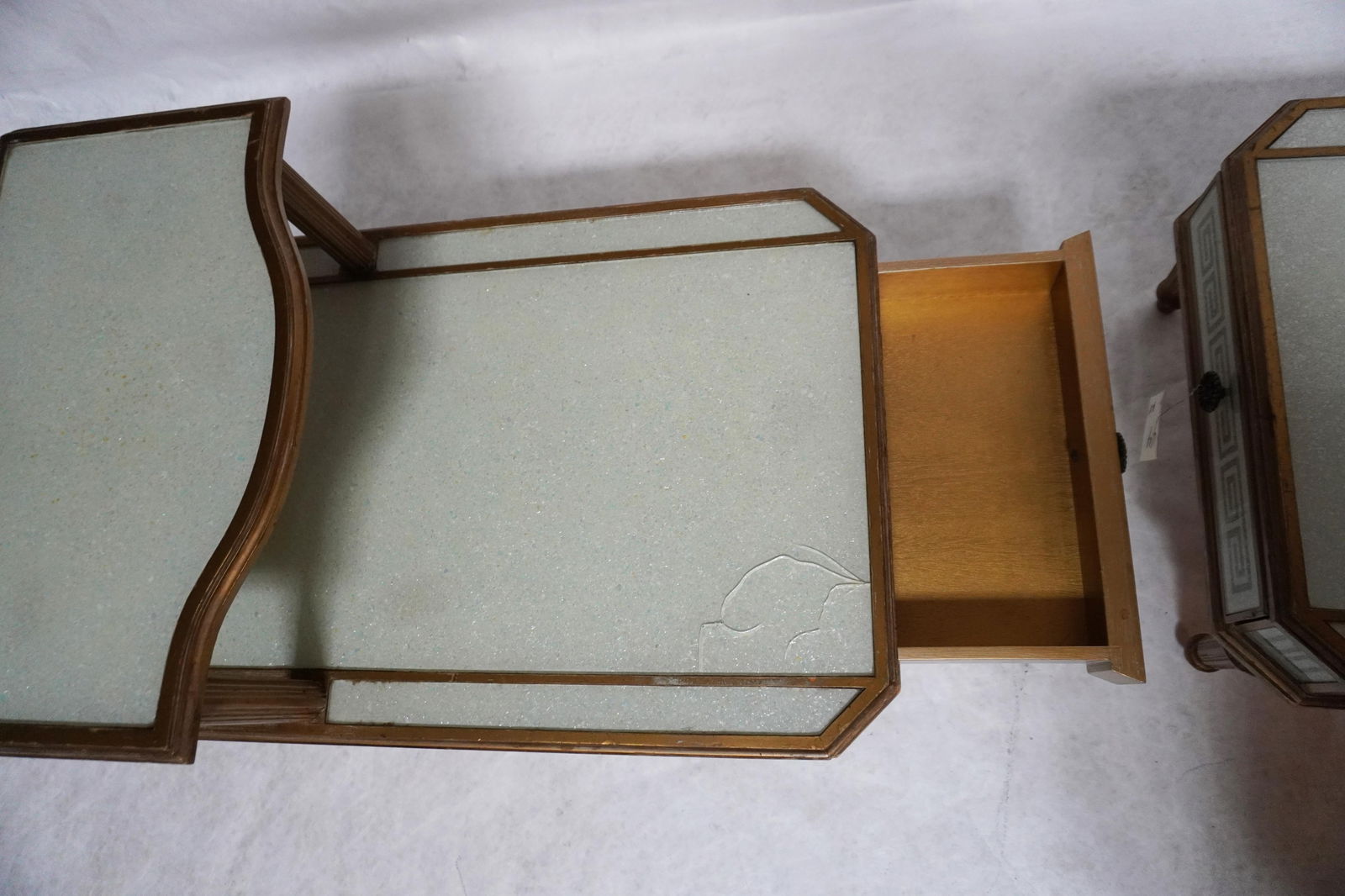 Mid 20th Century A Pair of Reverse-Painted and Opalescent Nightstands - 9