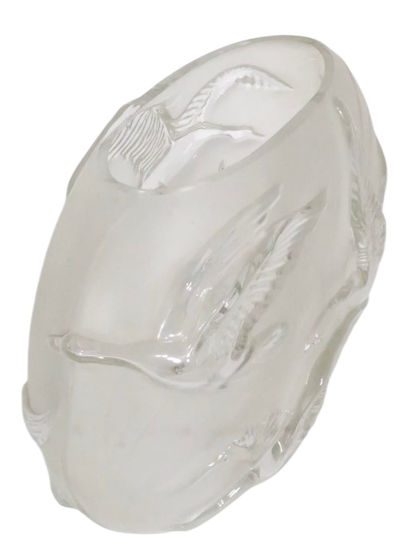 Mid 20th Century Art Deco Flying Geese Pattern Glass Vase - 3