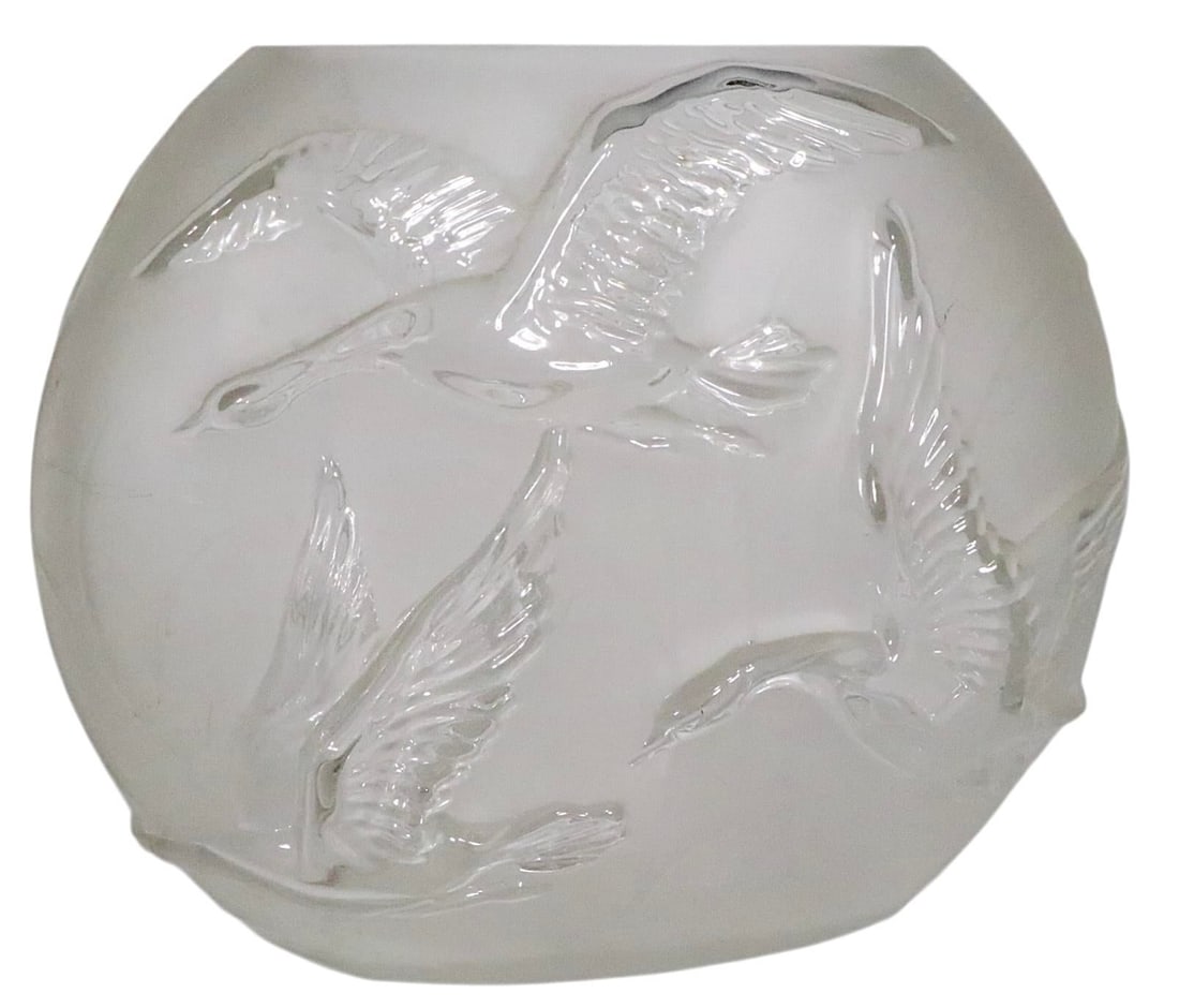 Mid 20th Century Art Deco Flying Geese Pattern Glass Vase - 6