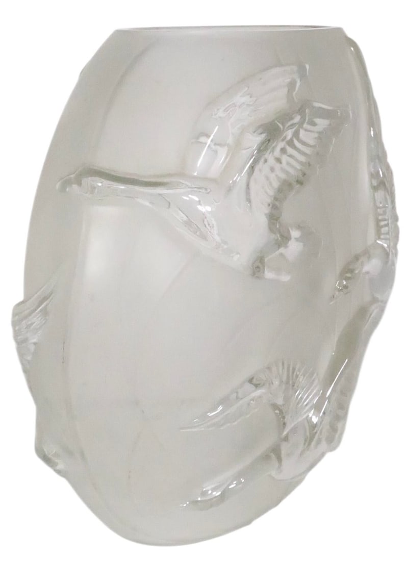 Mid 20th Century Art Deco Flying Geese Pattern Glass Vase - 7