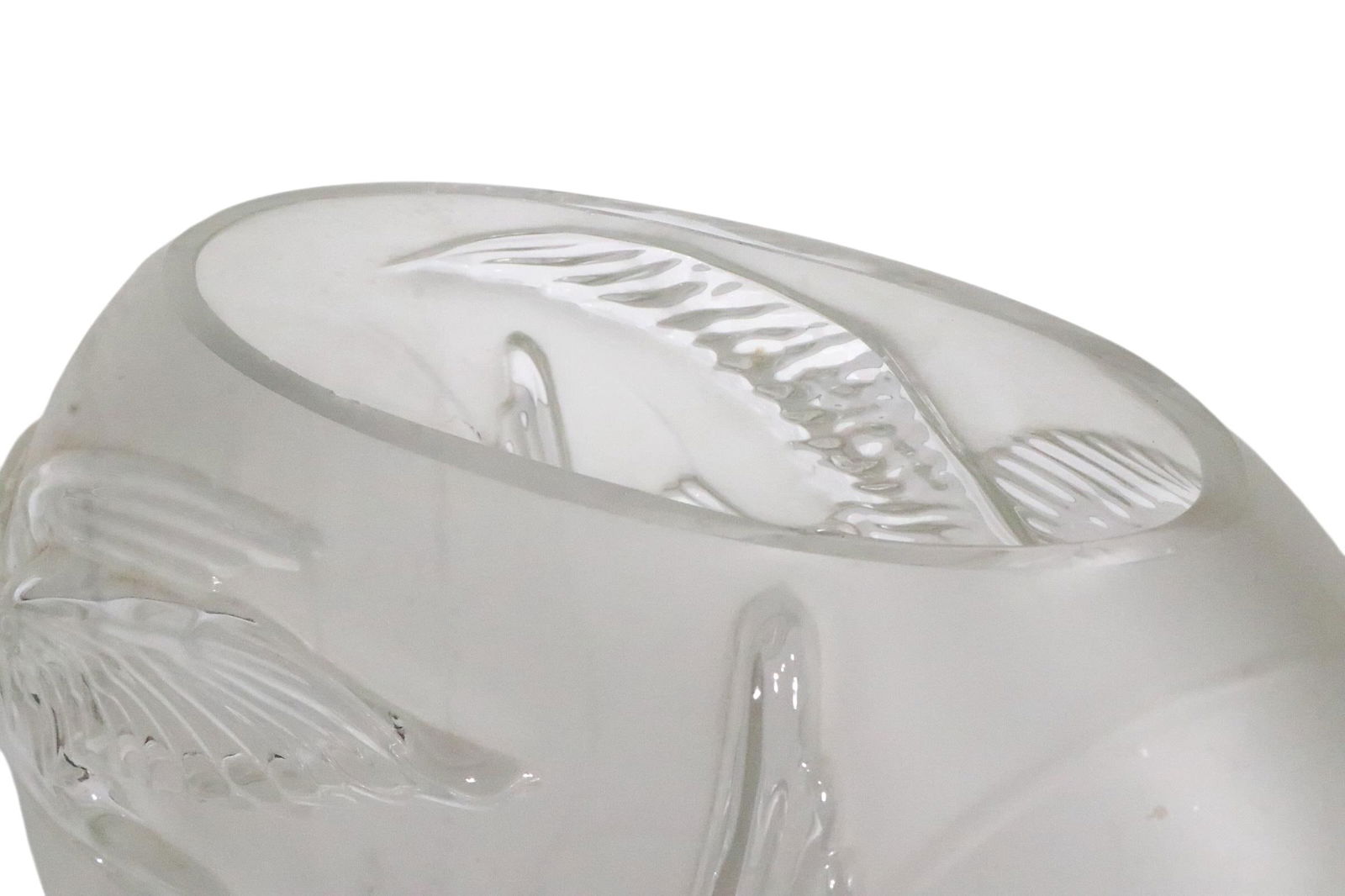 Mid 20th Century Art Deco Flying Geese Pattern Glass Vase - 8