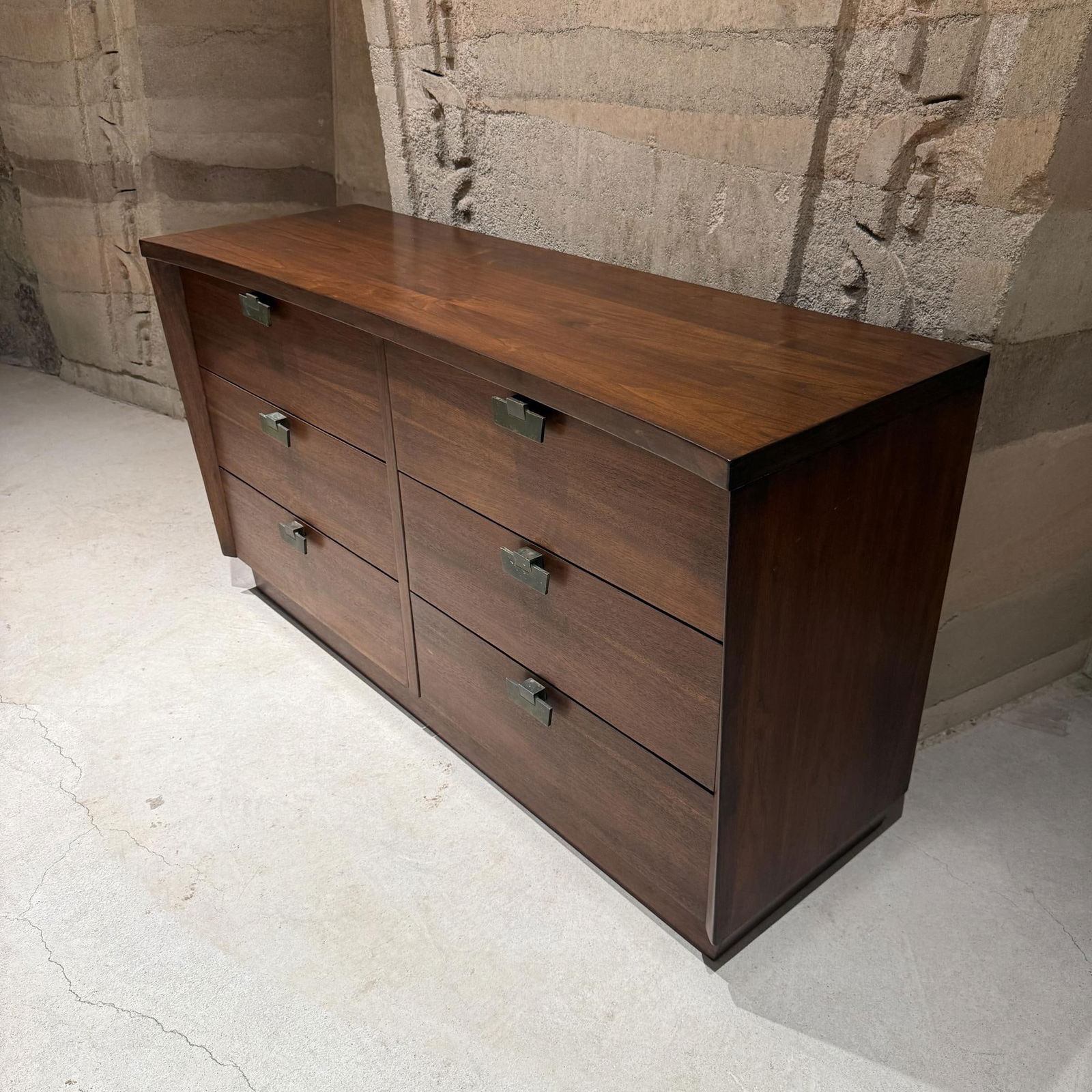 1960s Mid-Century Modern Six-Drawer Dresser Lowboy American of Martinsville - 3