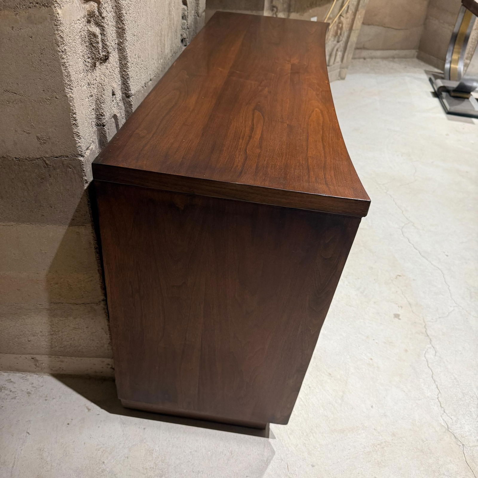 1960s Mid-Century Modern Six-Drawer Dresser Lowboy American of Martinsville - 4