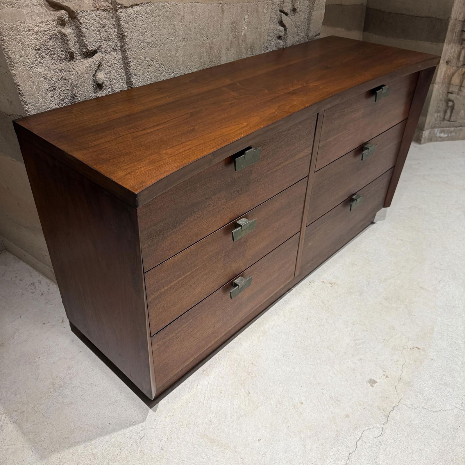 1960s Mid-Century Modern Six-Drawer Dresser Lowboy American of Martinsville - 7