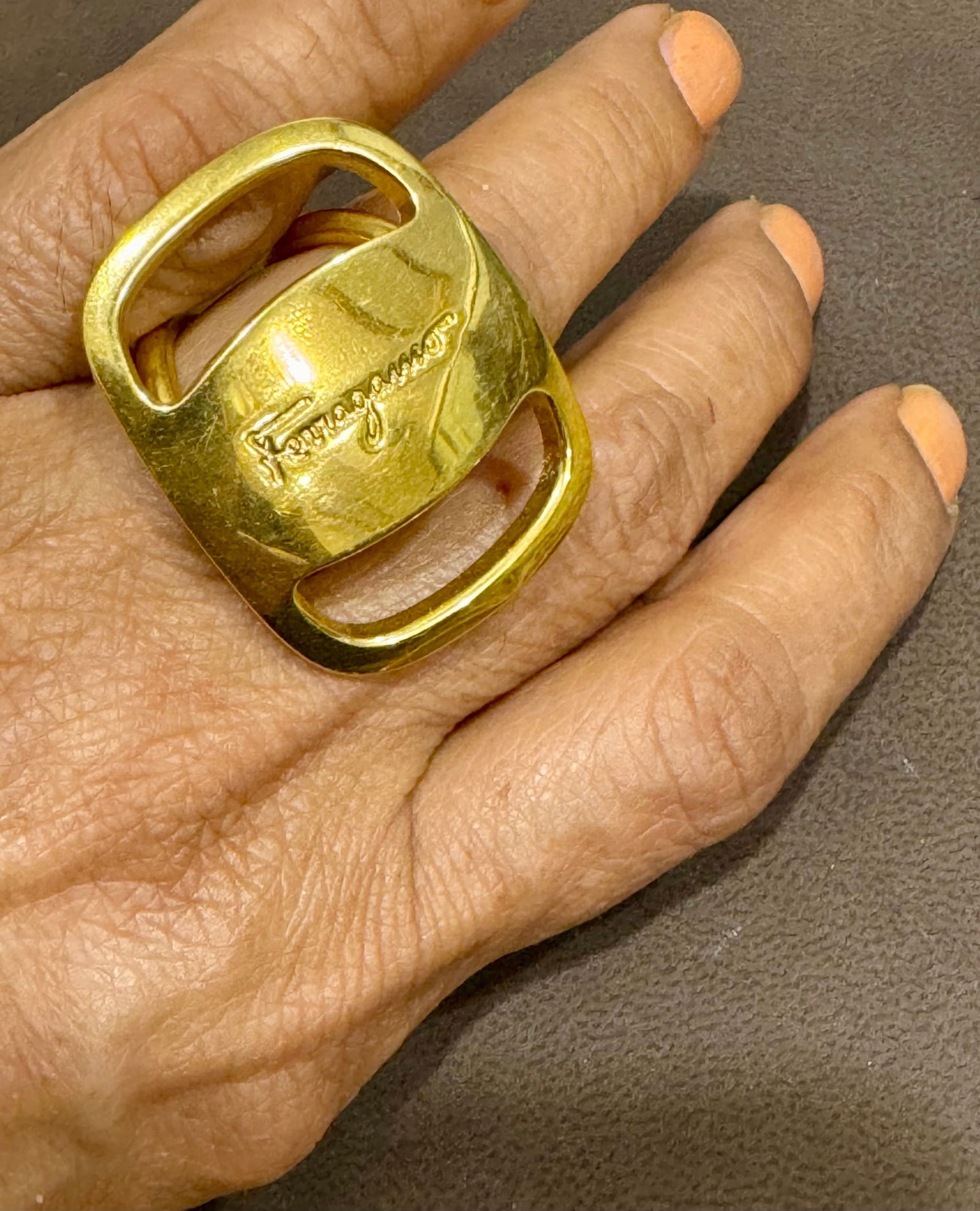 Salvatore Ferragamo Ganchini scarf ring /Ring gold Tone, Medium Size - 17