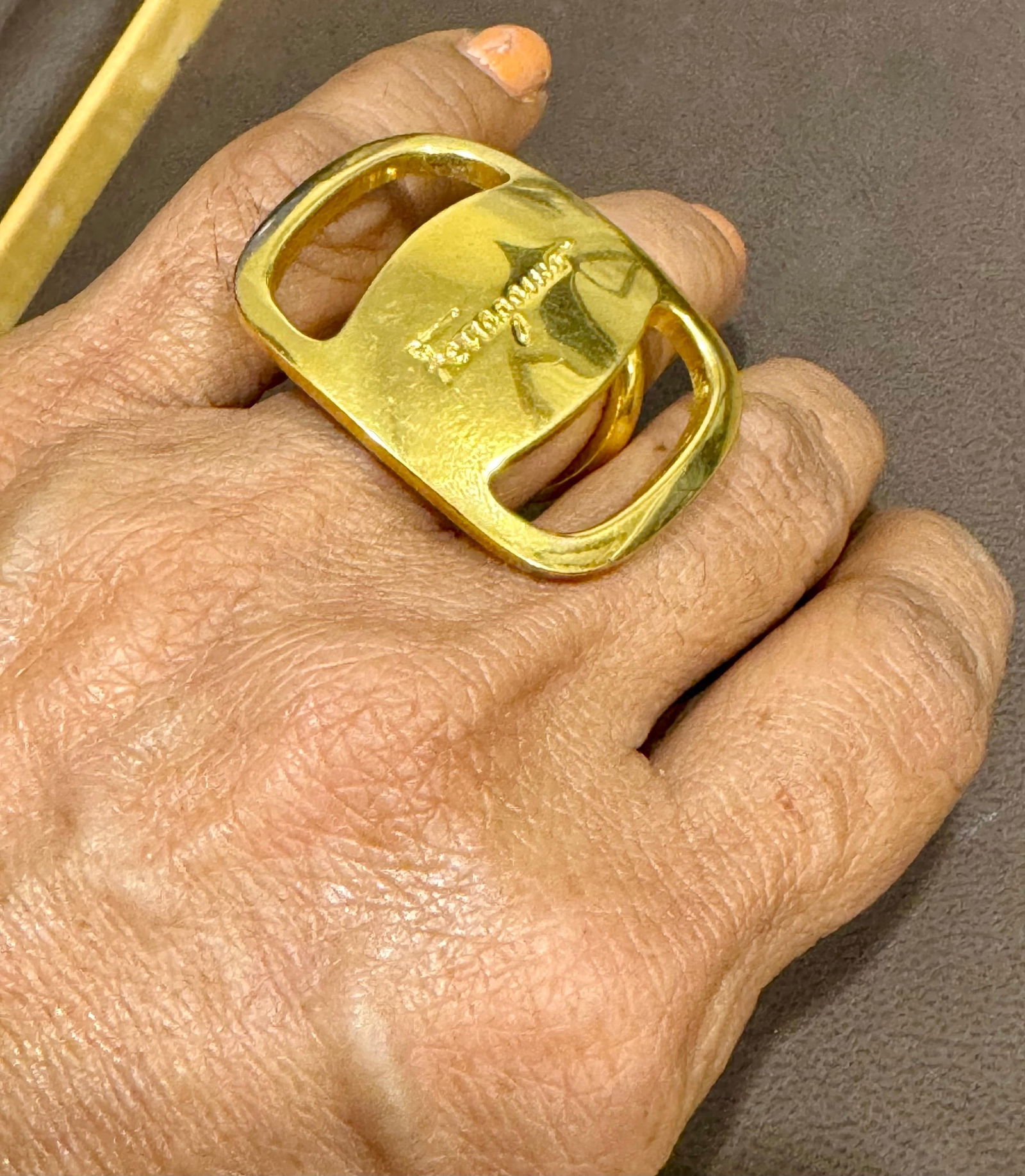 Salvatore Ferragamo Ganchini scarf ring /Ring gold Tone, Medium Size - 8