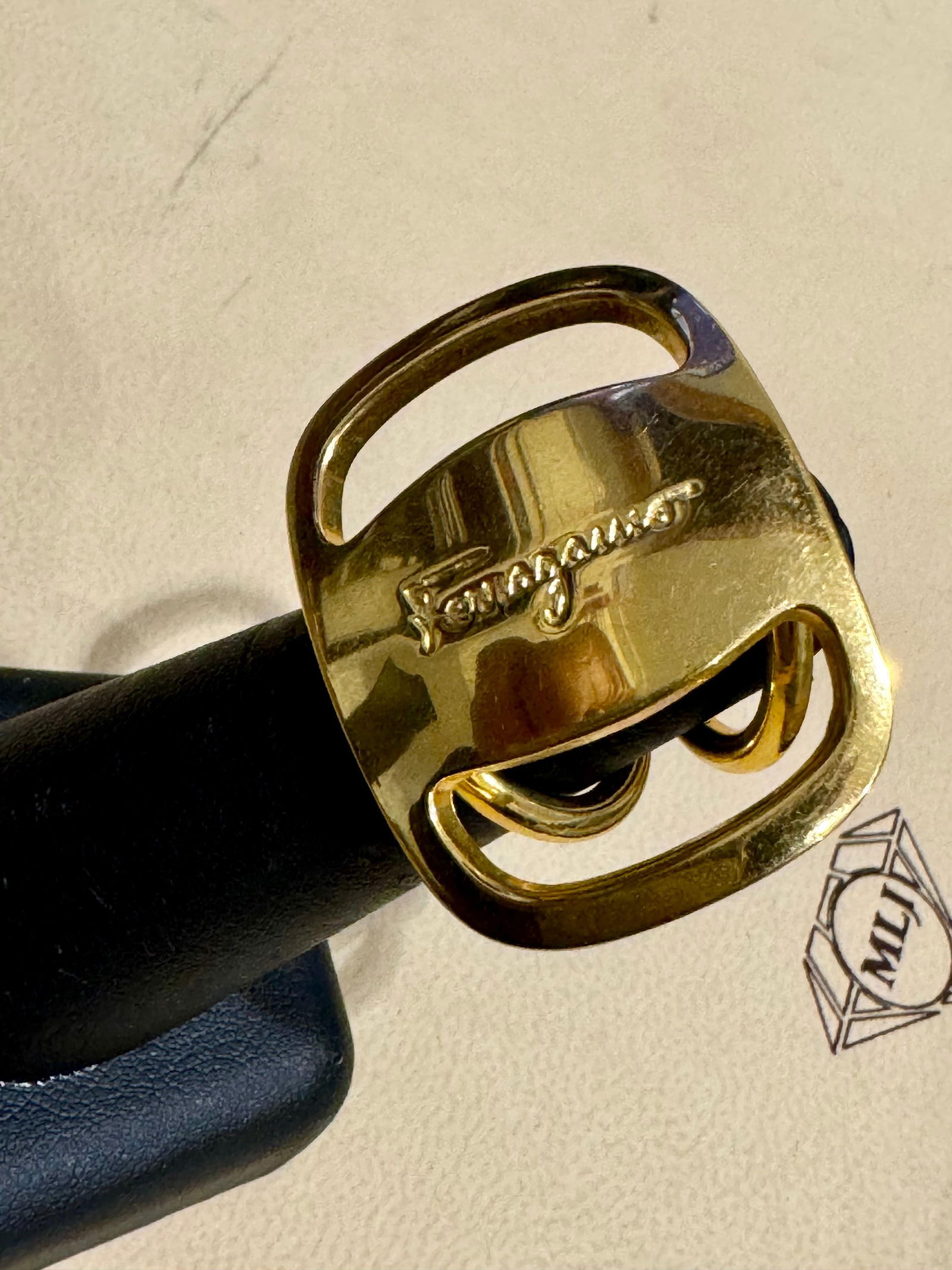 Salvatore Ferragamo Ganchini scarf ring /Ring gold Tone, Medium Size - 9