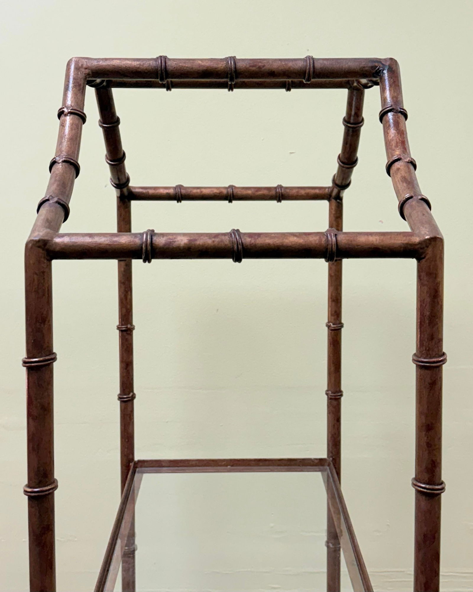 Vintage Hollywood Regency Gilt Faux Bamboo Étagère: A Statement of Lasting Elegance - - 10