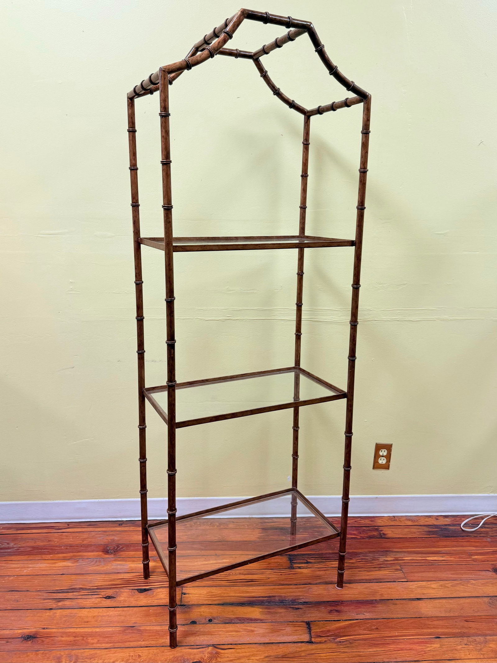 Vintage Hollywood Regency Gilt Faux Bamboo Étagère: A Statement of Lasting Elegance - - 6