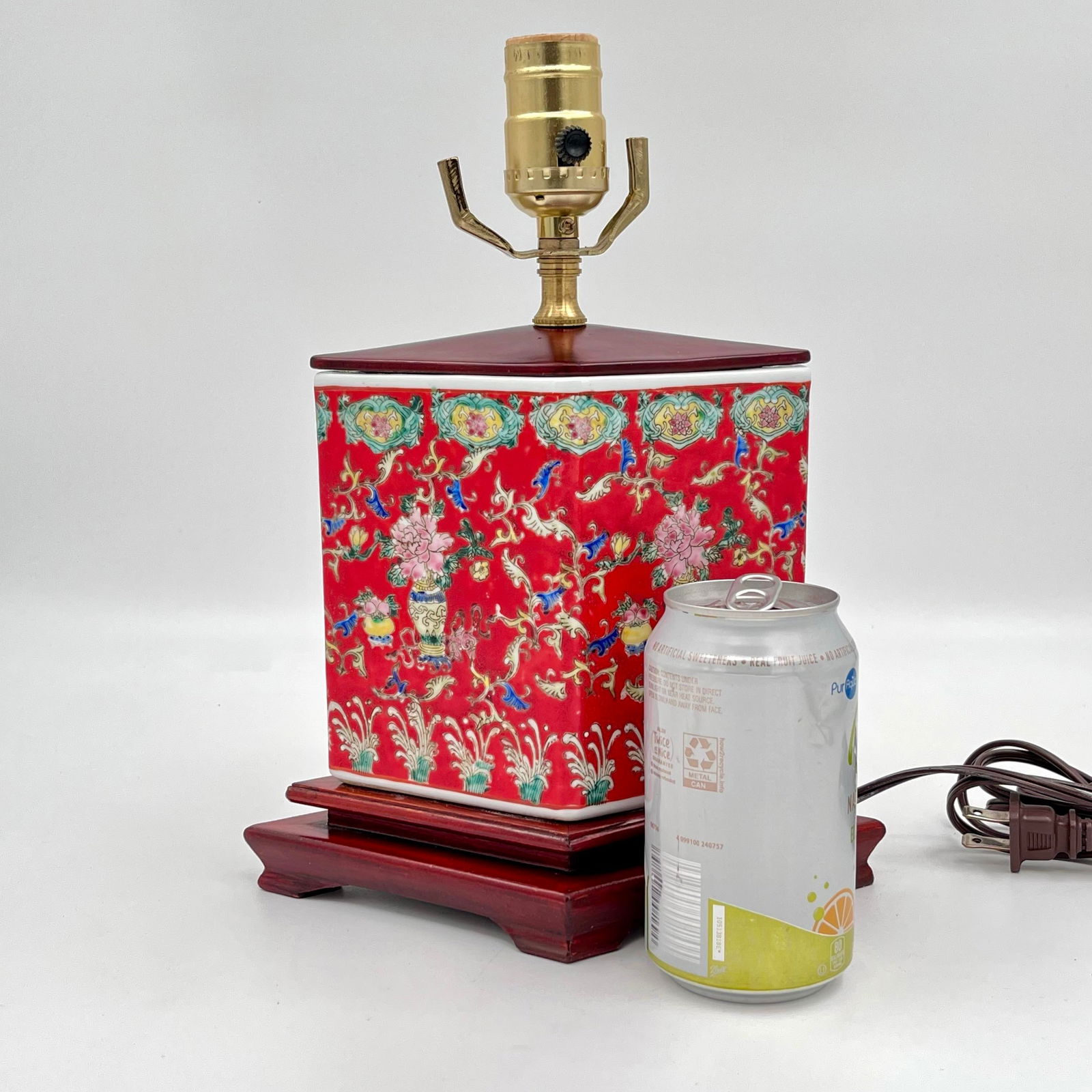 Vintage Chinoiserie Red Ceramic Diamond Shaped Lamp - 2