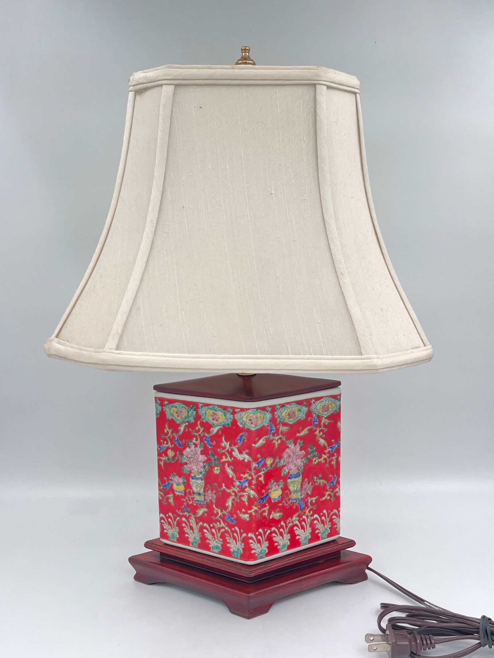 Vintage Chinoiserie Red Ceramic Diamond Shaped Lamp - 3