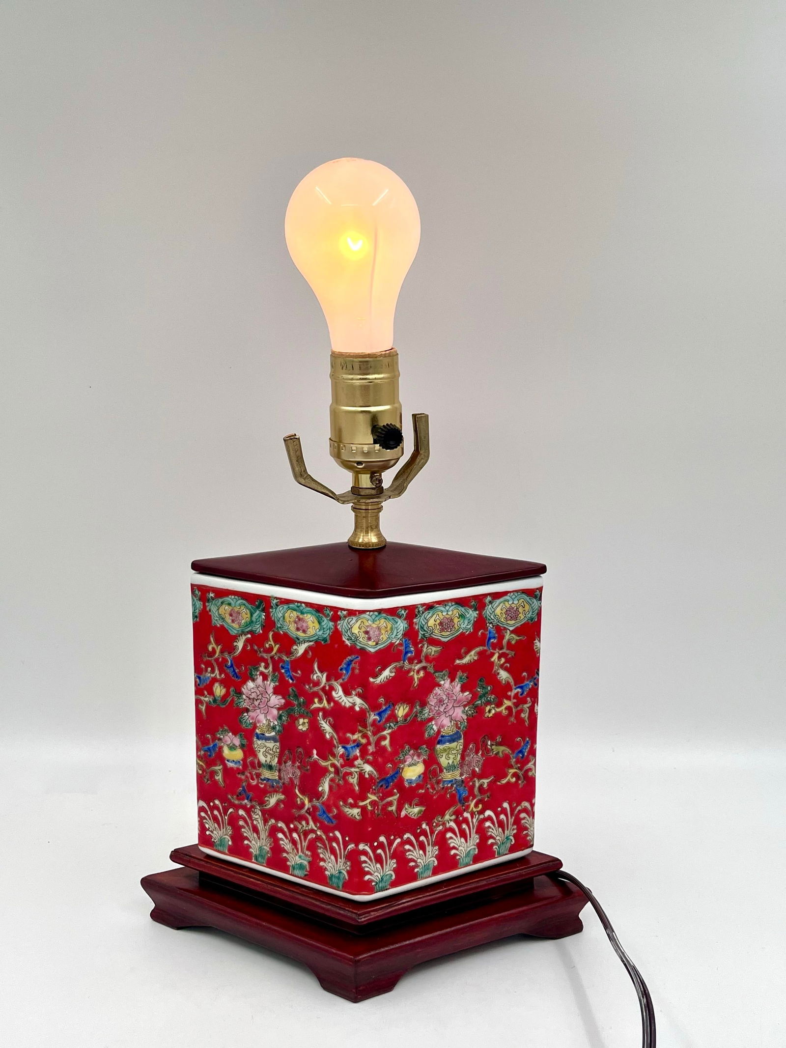 Vintage Chinoiserie Red Ceramic Diamond Shaped Lamp - 7