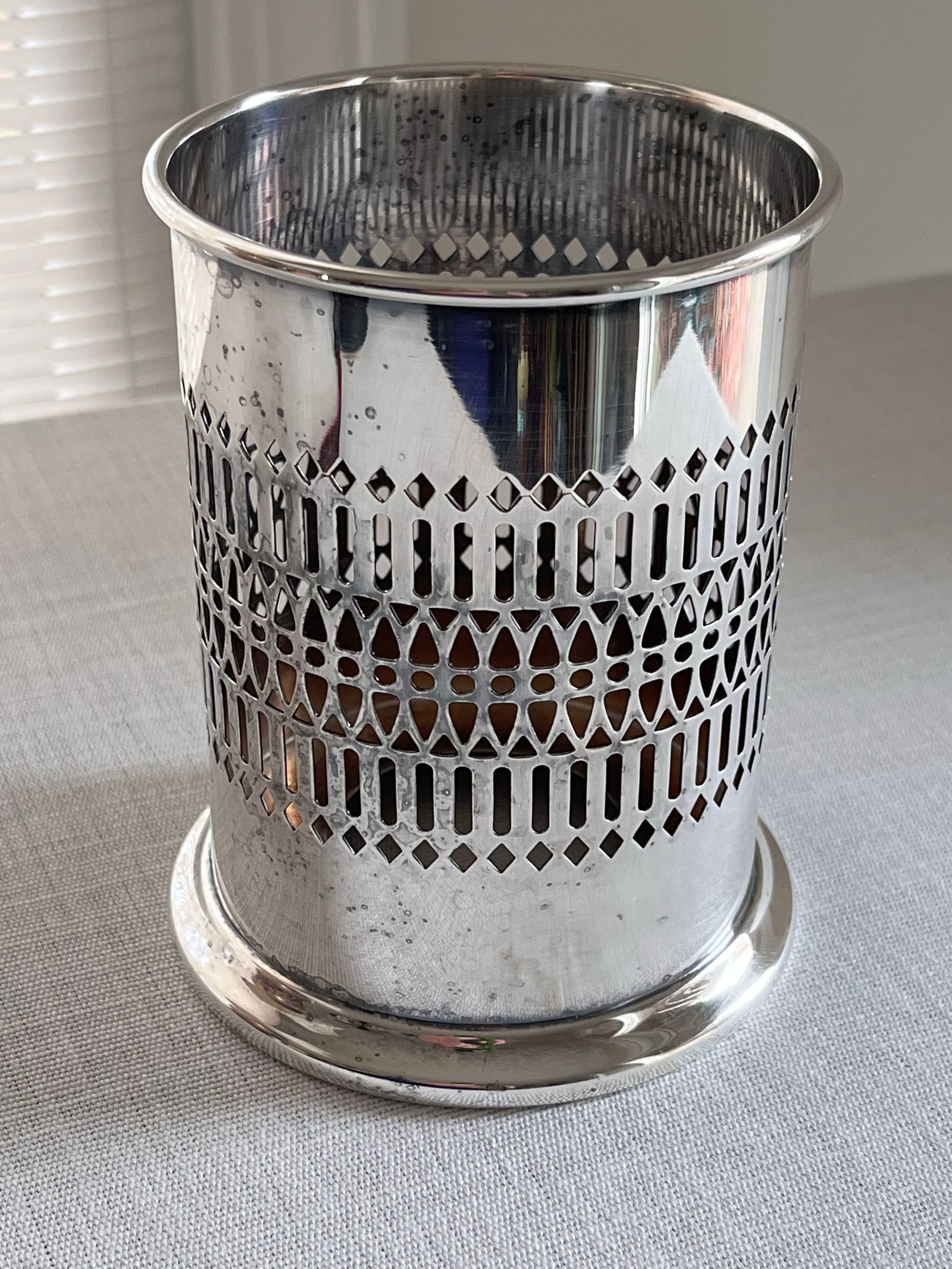 Mid 20th Century Mid-Century Sheffield Silver Co. Silverplate Pierced Wine Bottle Holder - 3
