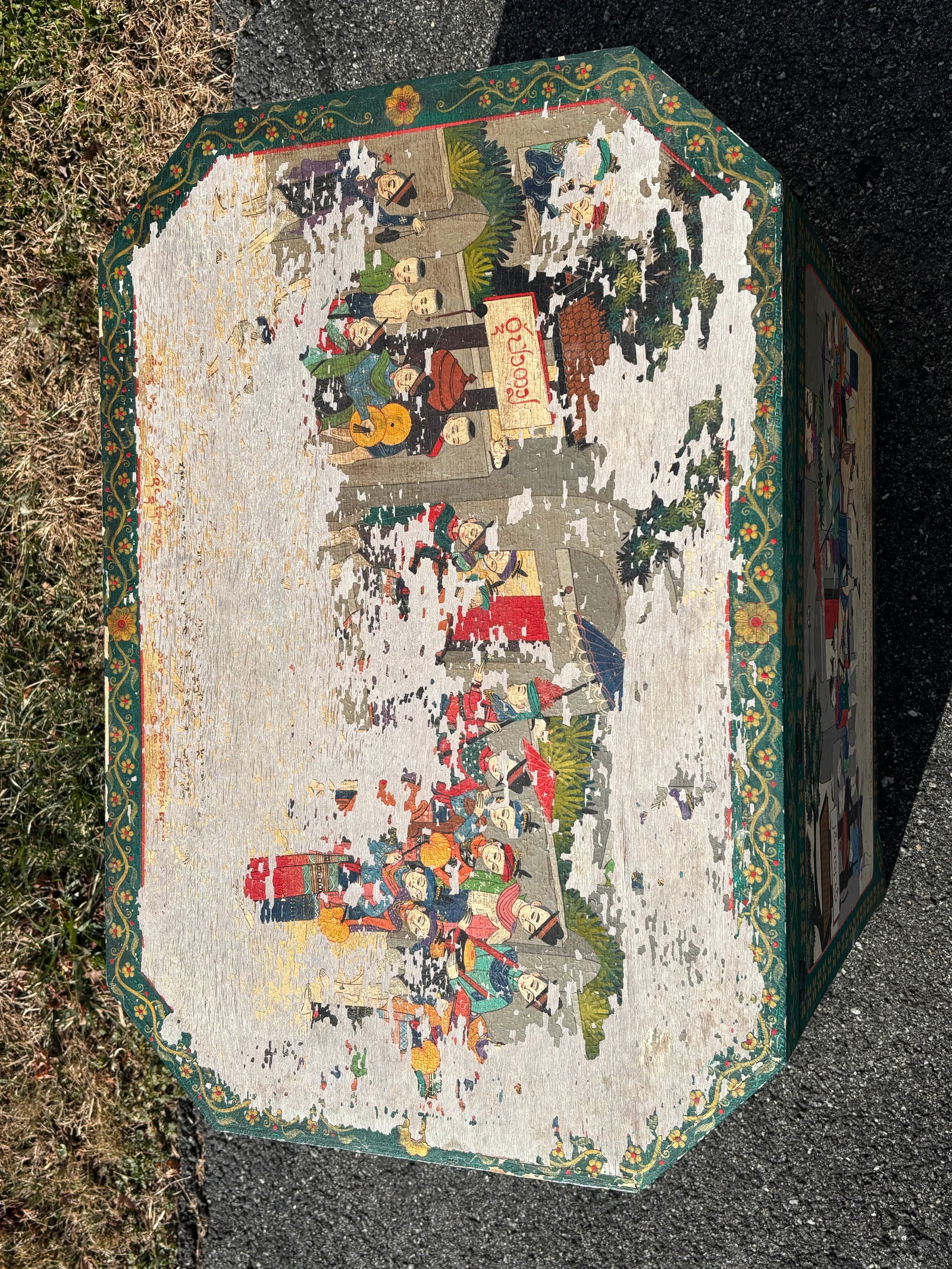 Late 19th / Early 20th Century Thai Travel Trunk - Octagonal, Original, Artisan Paint and Constructi - 11